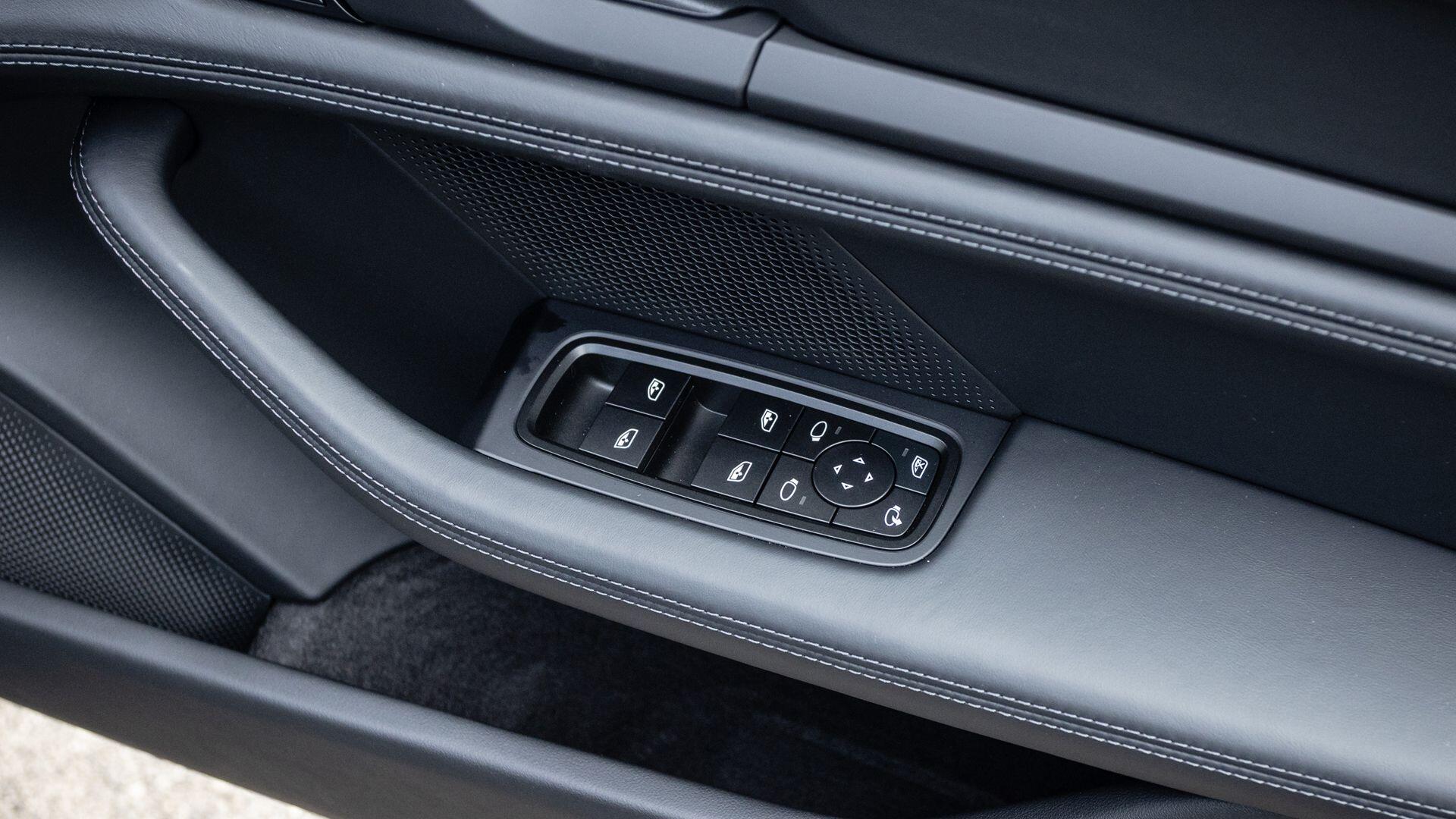 Porsche Taycan view 16