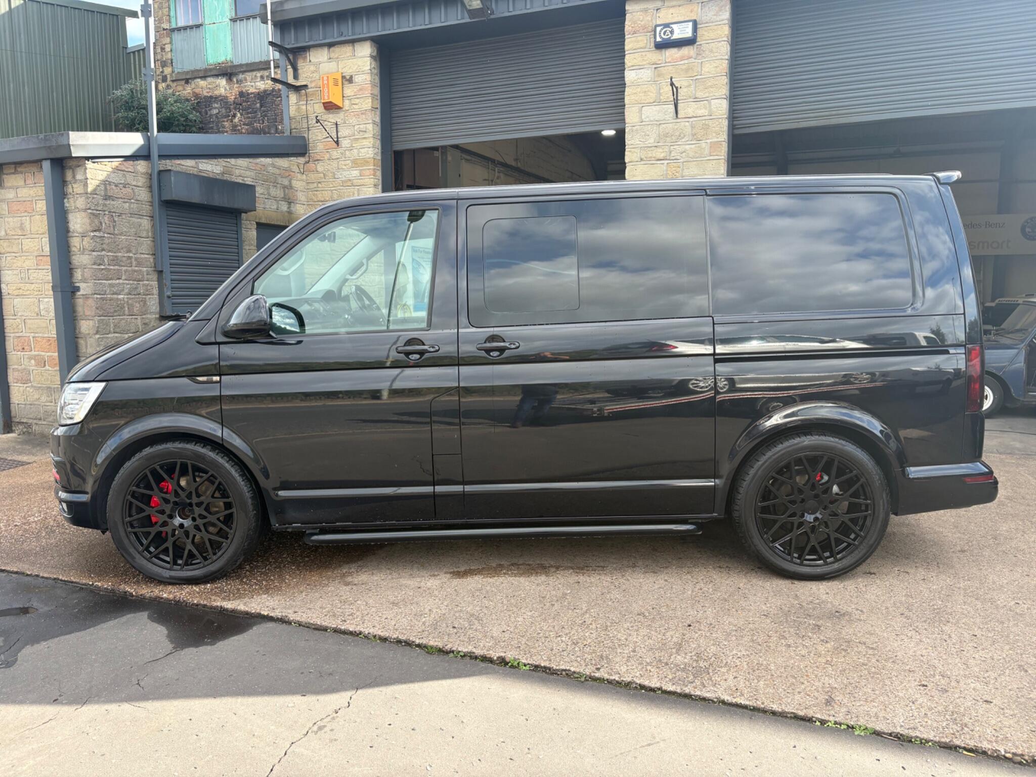 Volkswagen Transporter view 5