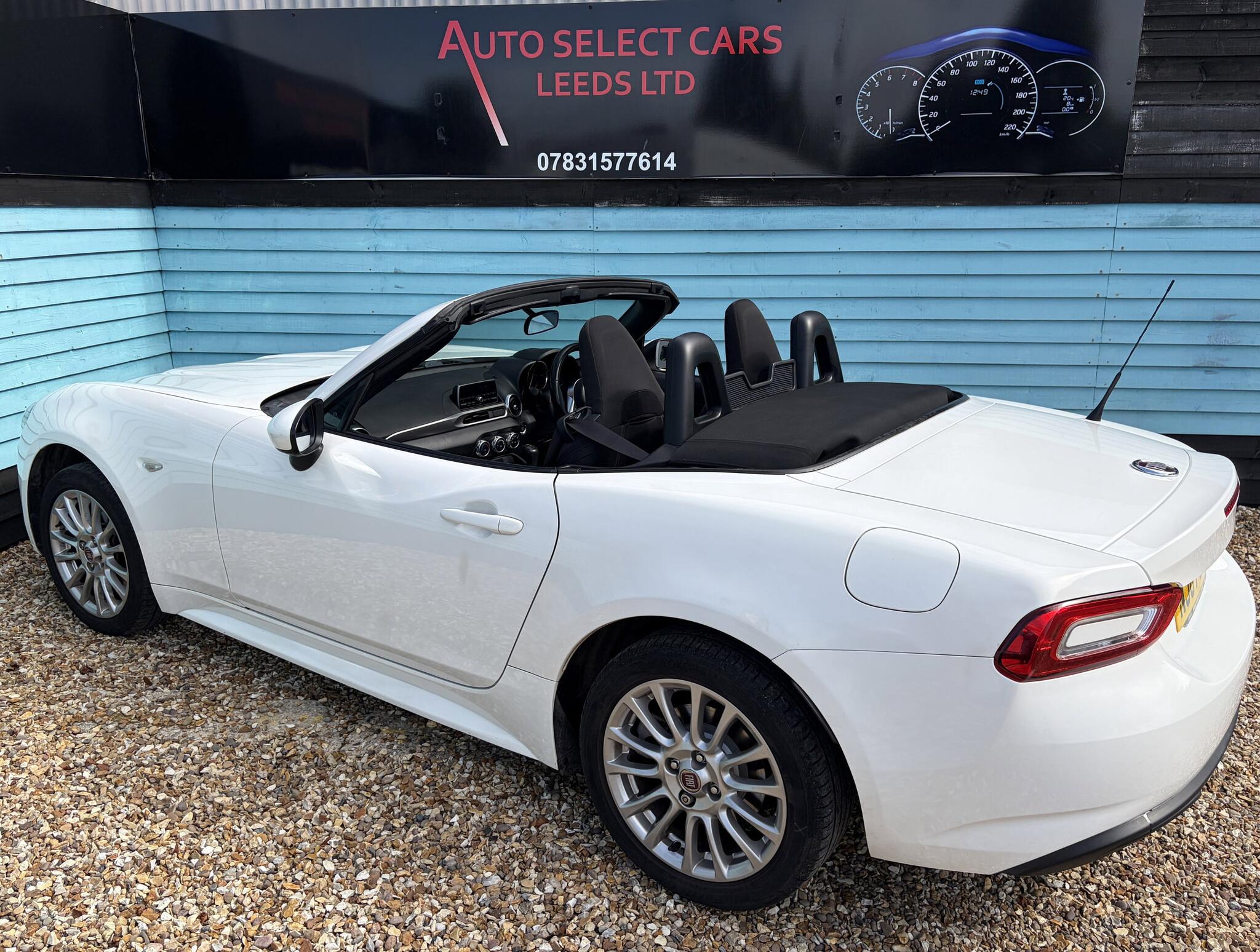 Fiat 124 Spider view 23
