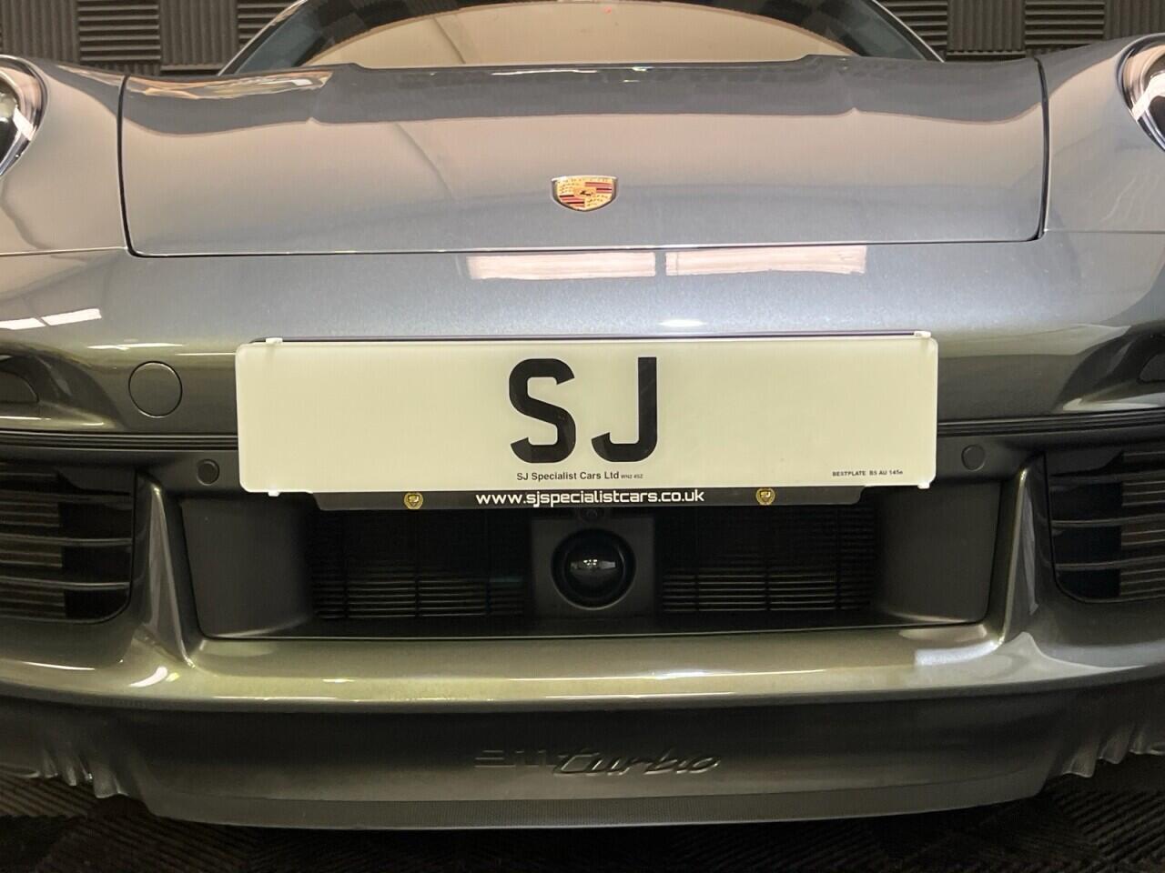 Porsche 911 view 12