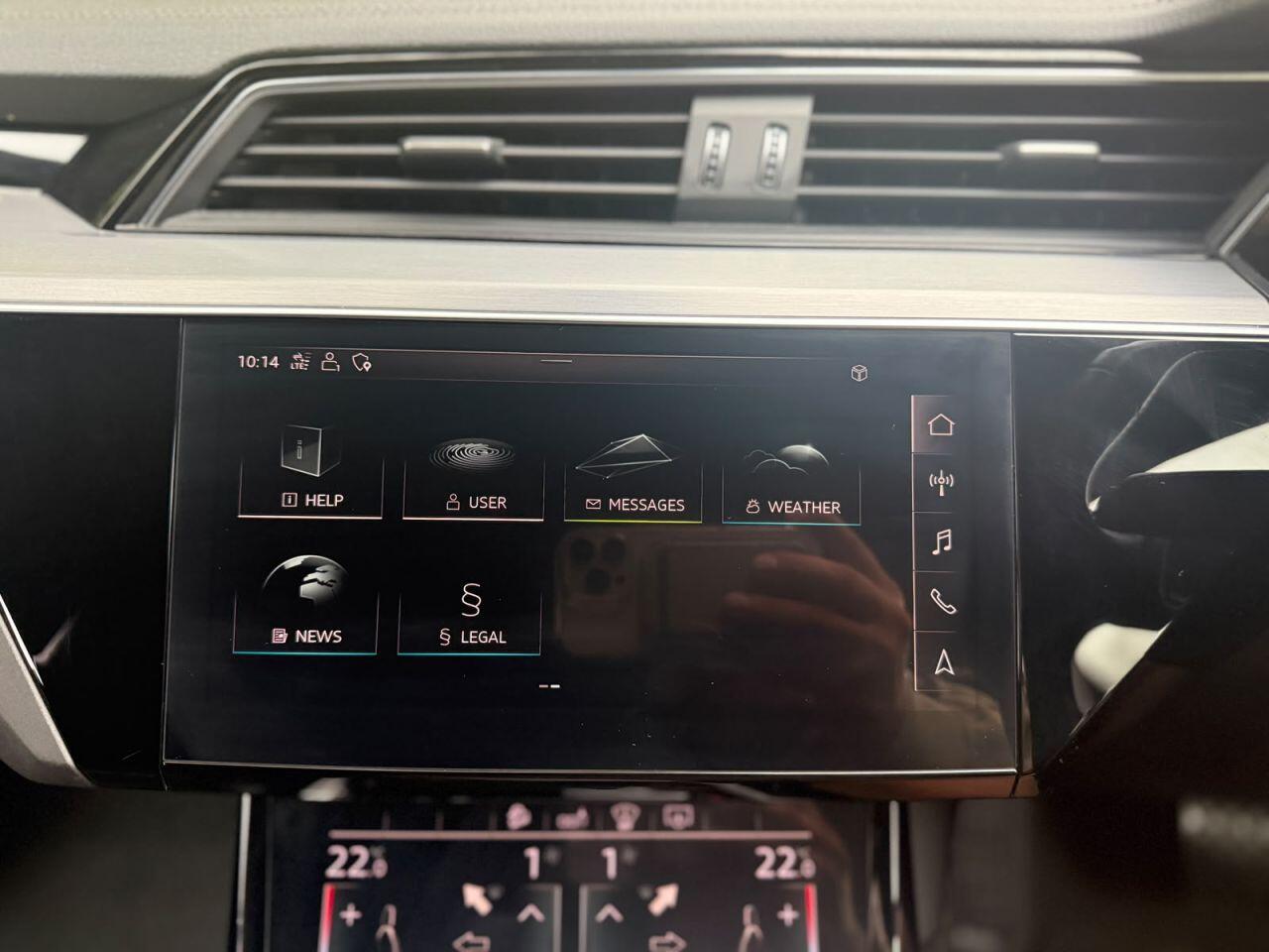Audi E-Tron view 36