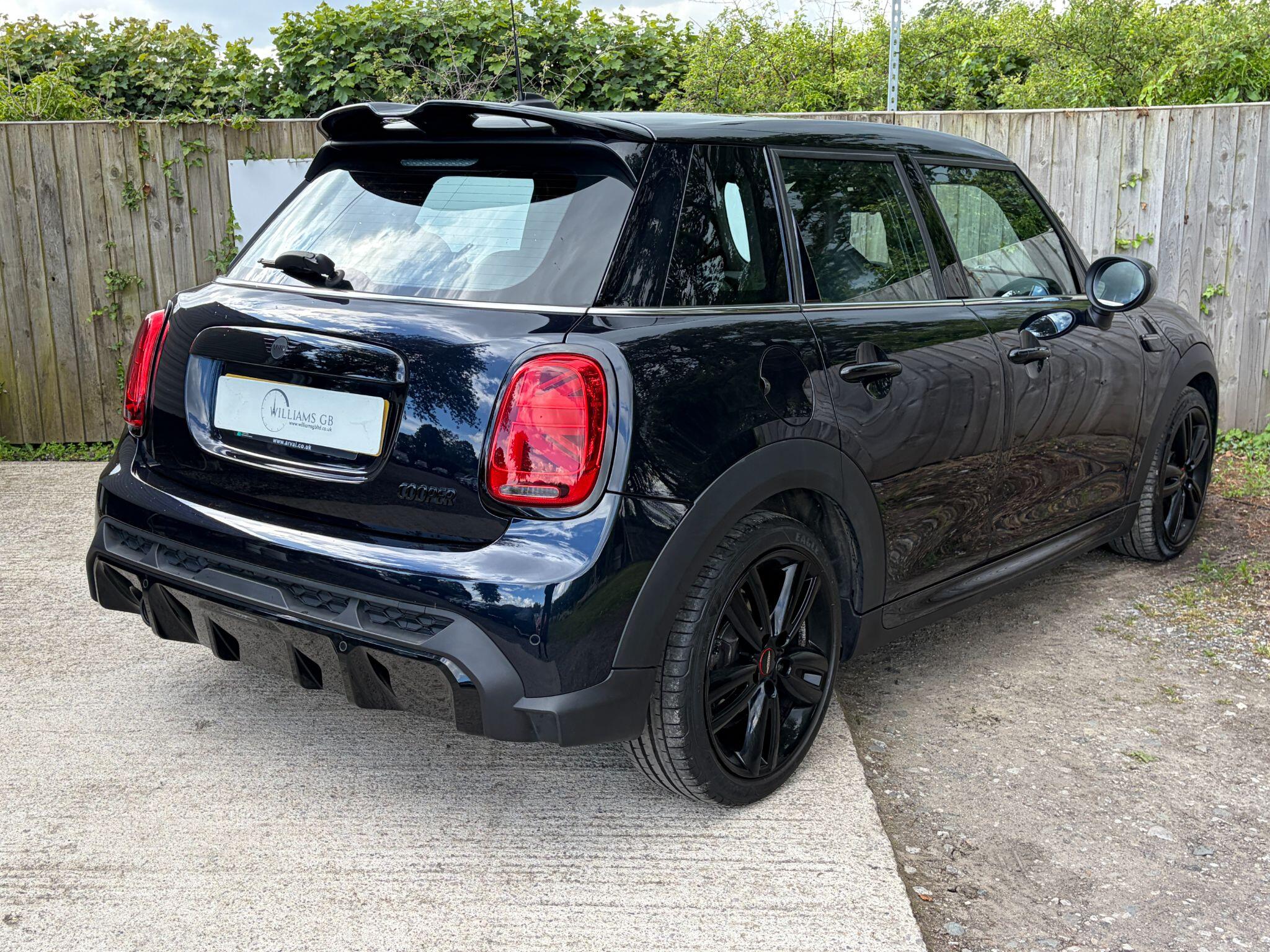 Mini Hatch view 9