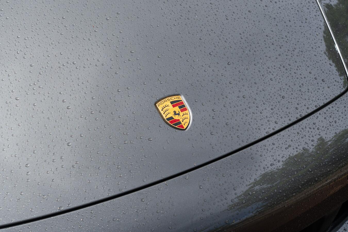 Porsche 911 view 17