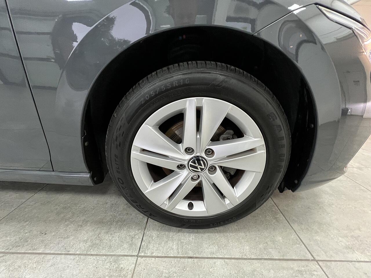 Volkswagen Golf view 23