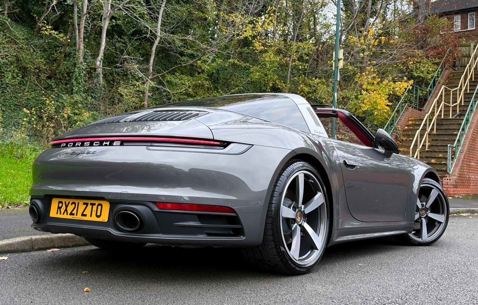 Porsche 911 view 3