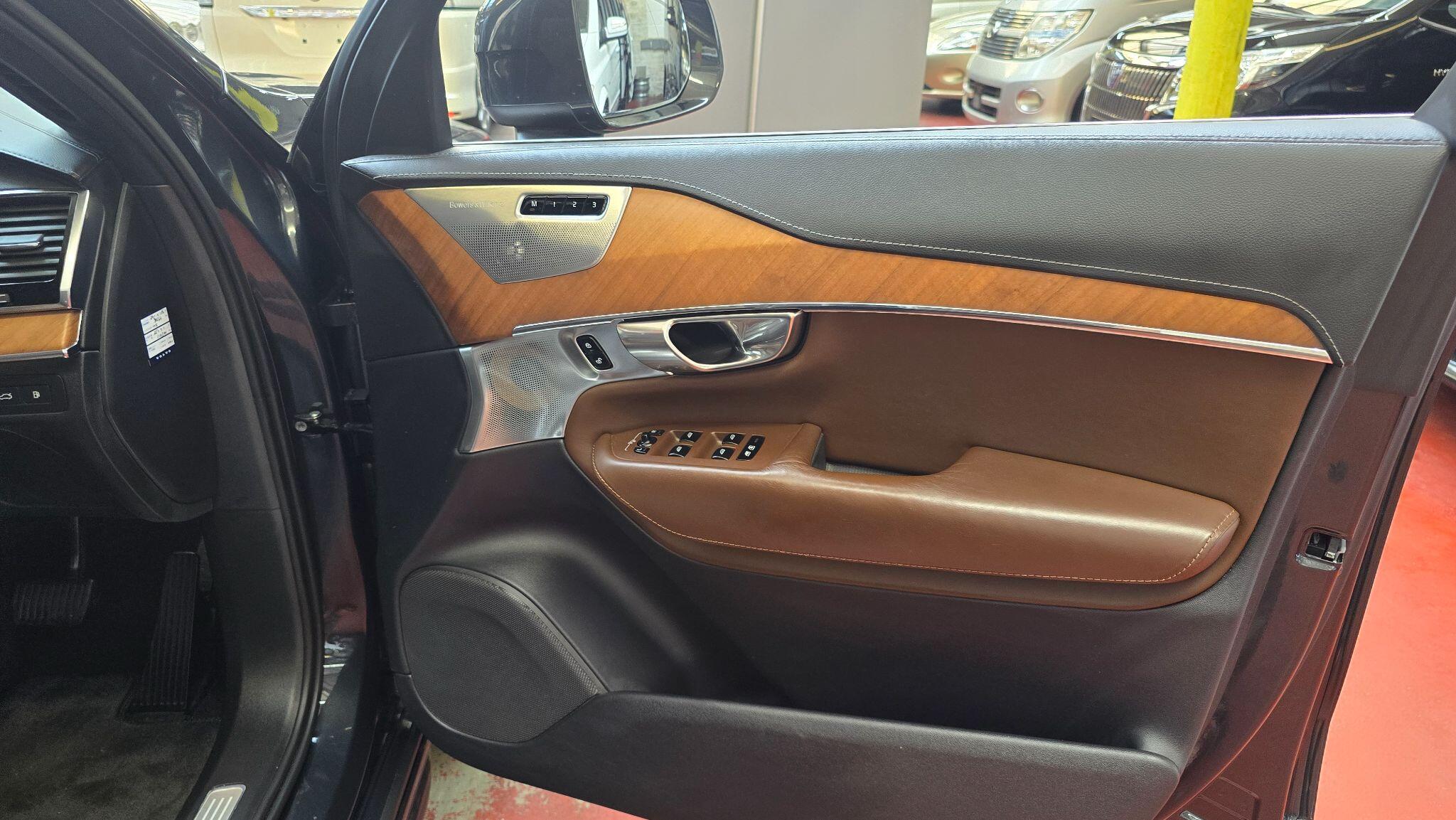 Volvo XC90 view 19