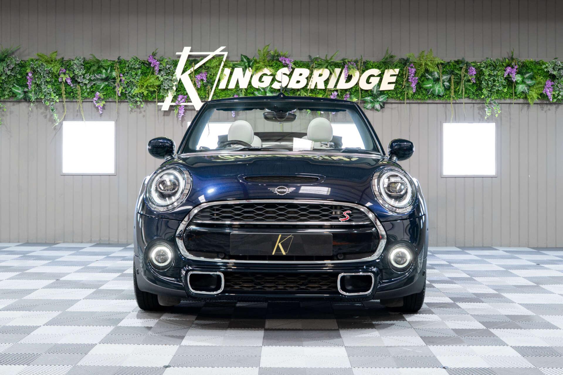 Mini Convertible view 6