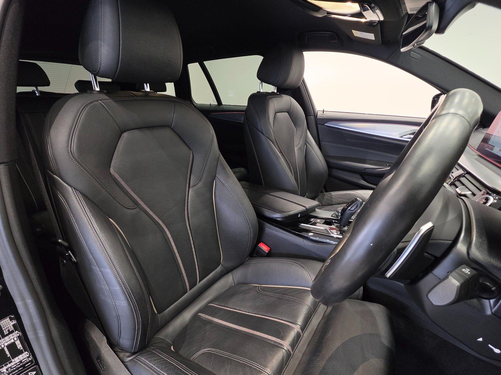 BMW 5 Series view 25