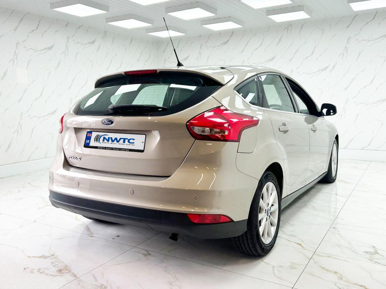 Ford Focus view 8