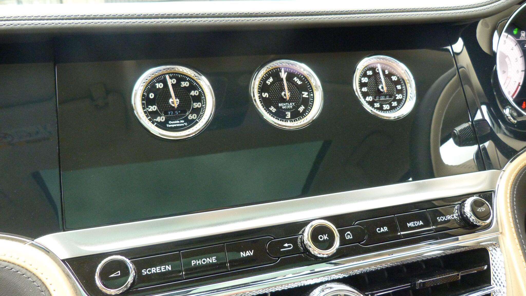 Bentley Flying Spur view 26