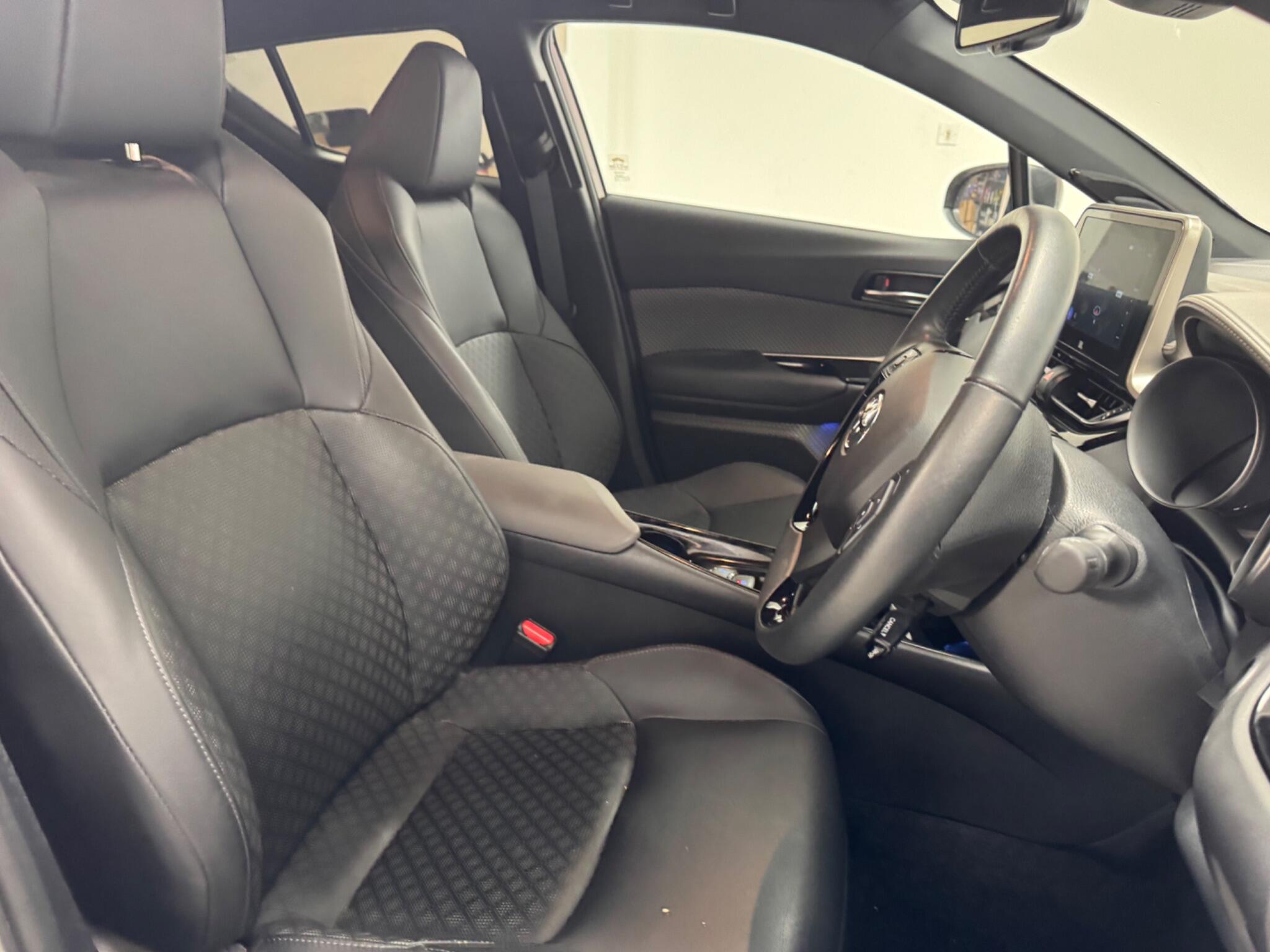 Toyota C-HR view 16