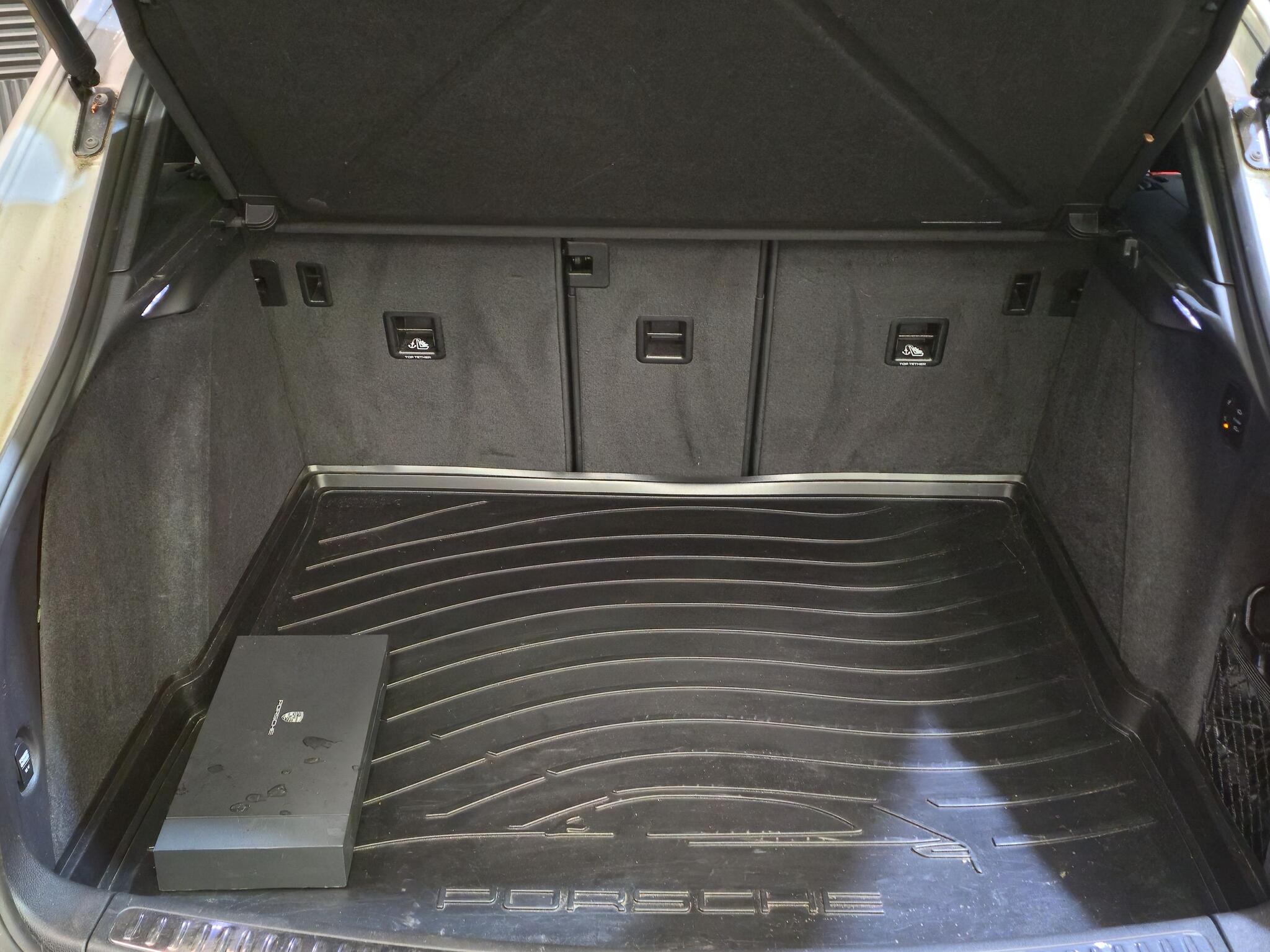 Porsche Macan view 23