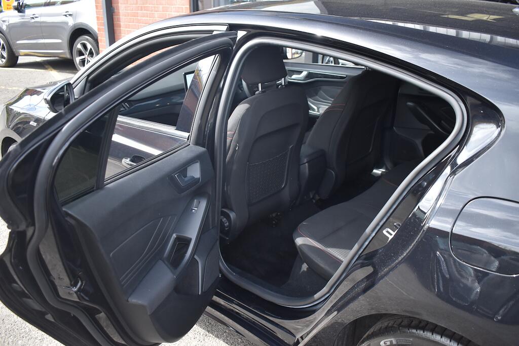 Ford Focus view 39