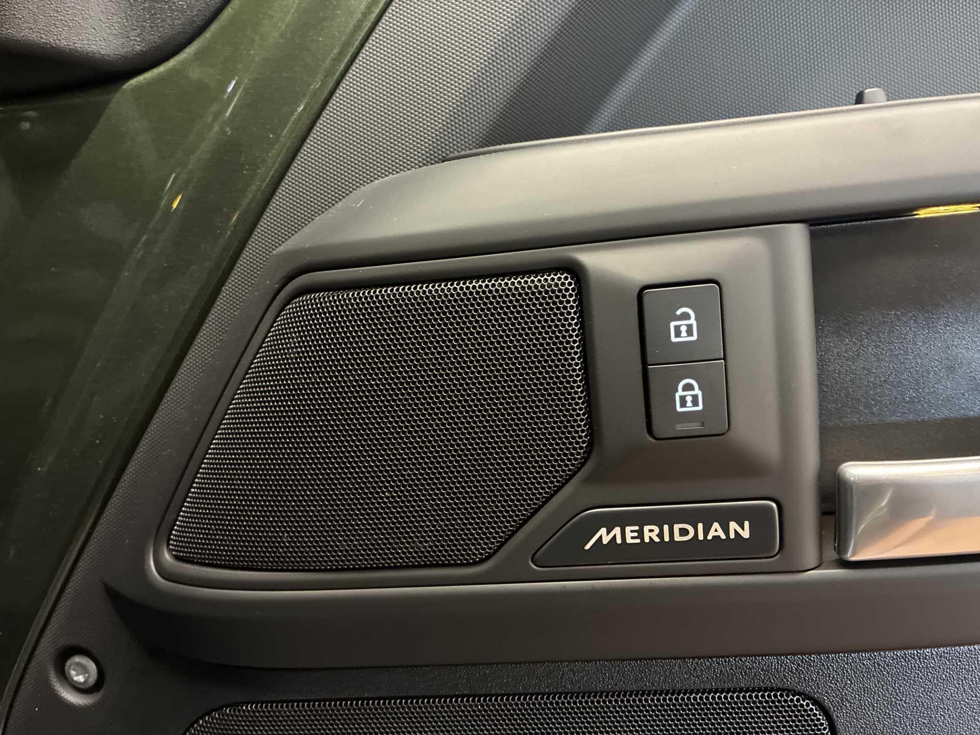Land Rover Defender view 23