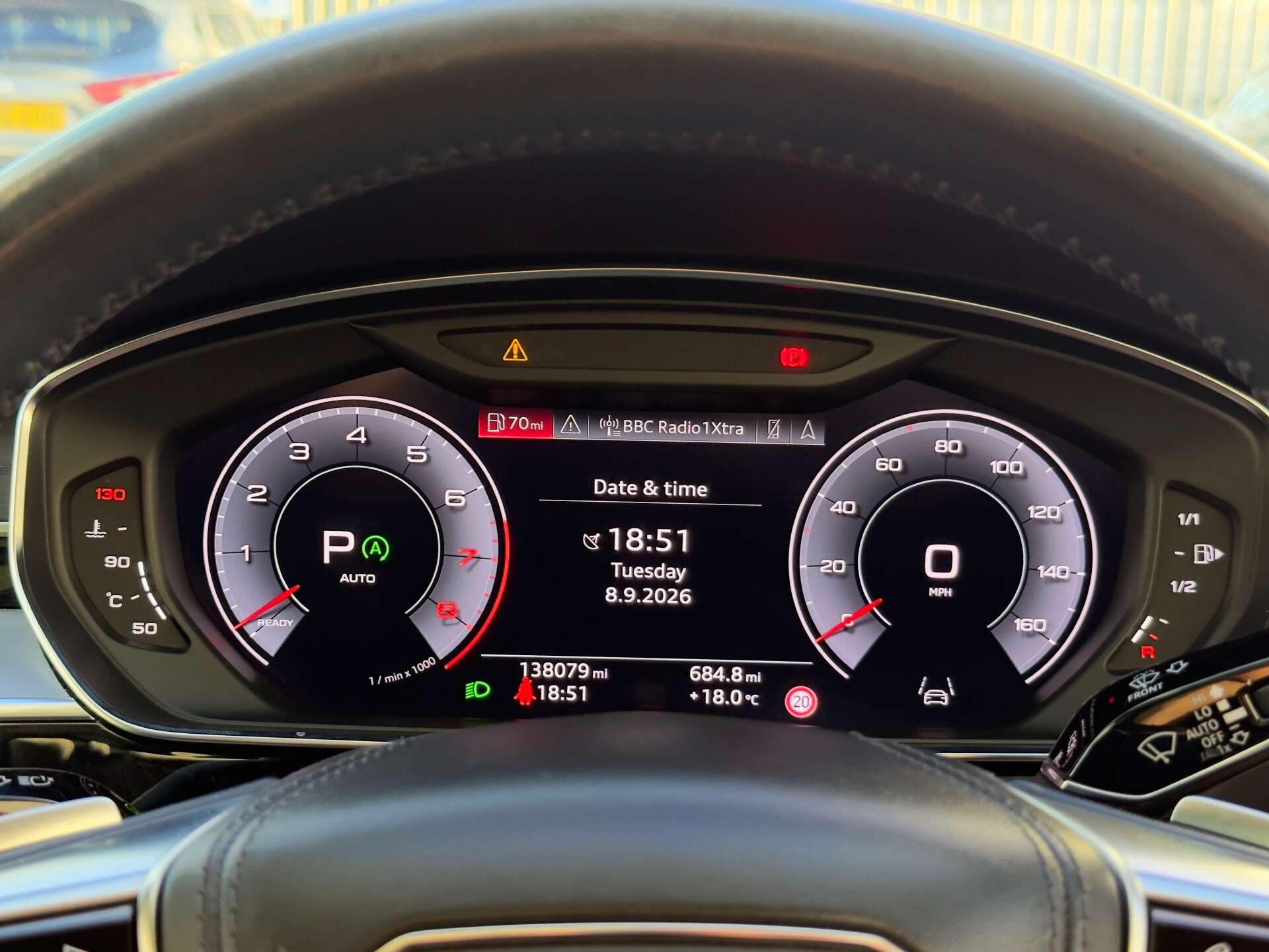 Audi A8 view 28