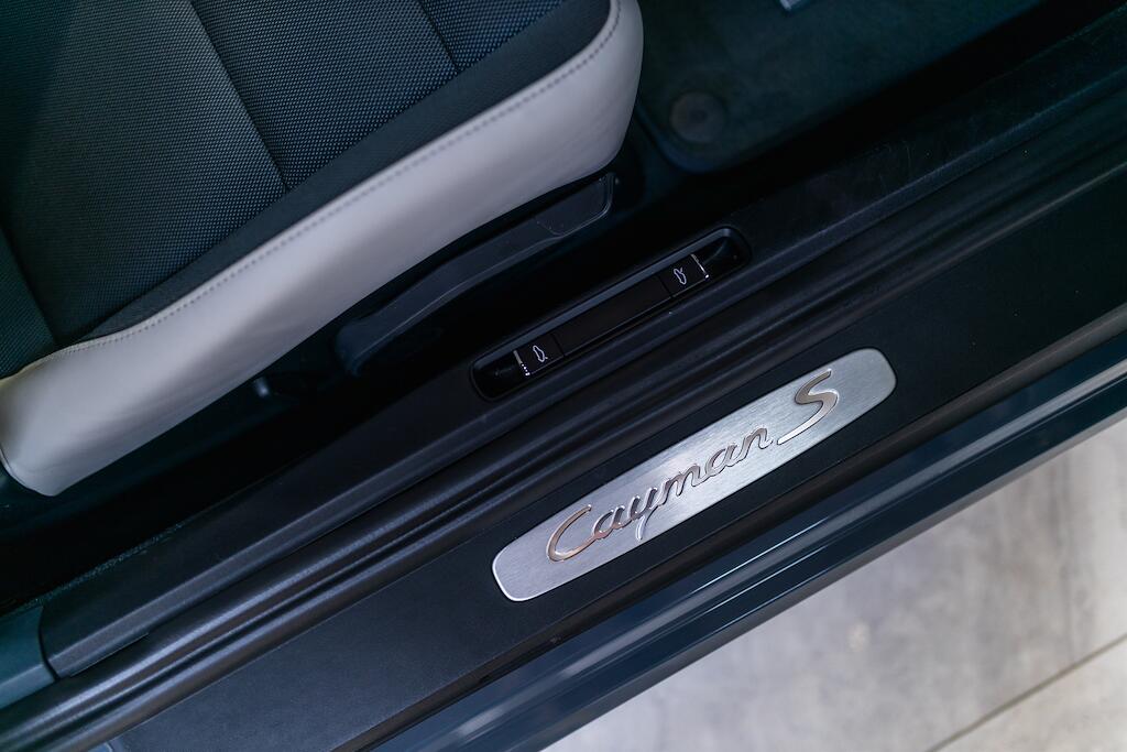 Porsche Cayman view 20