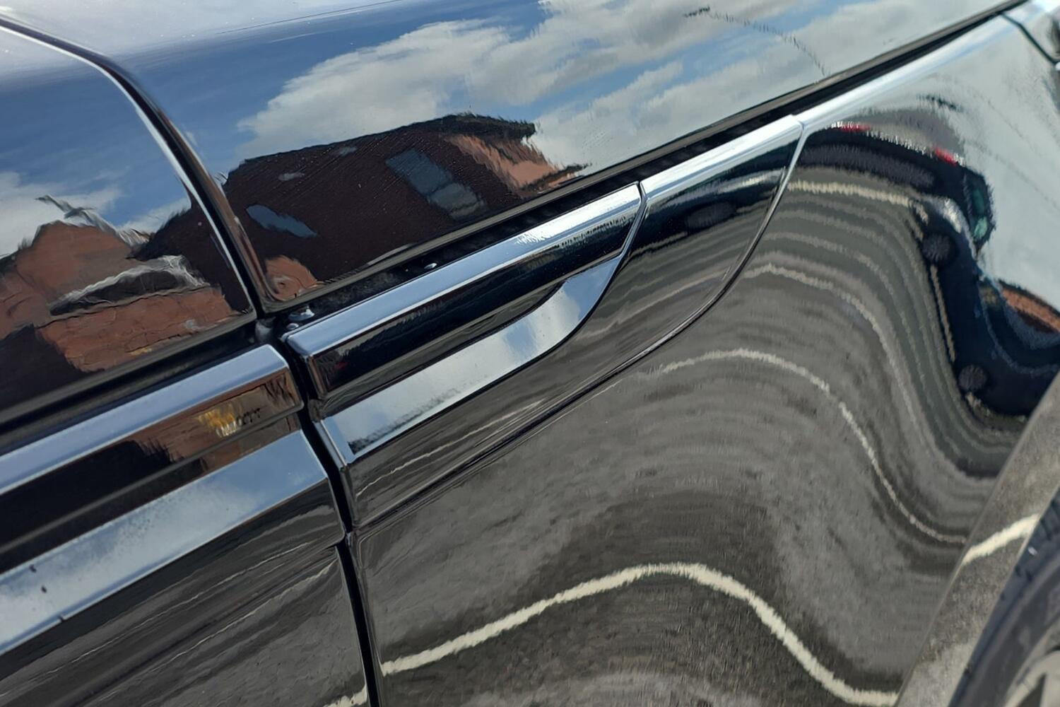 Land Rover Range Rover Velar view 27