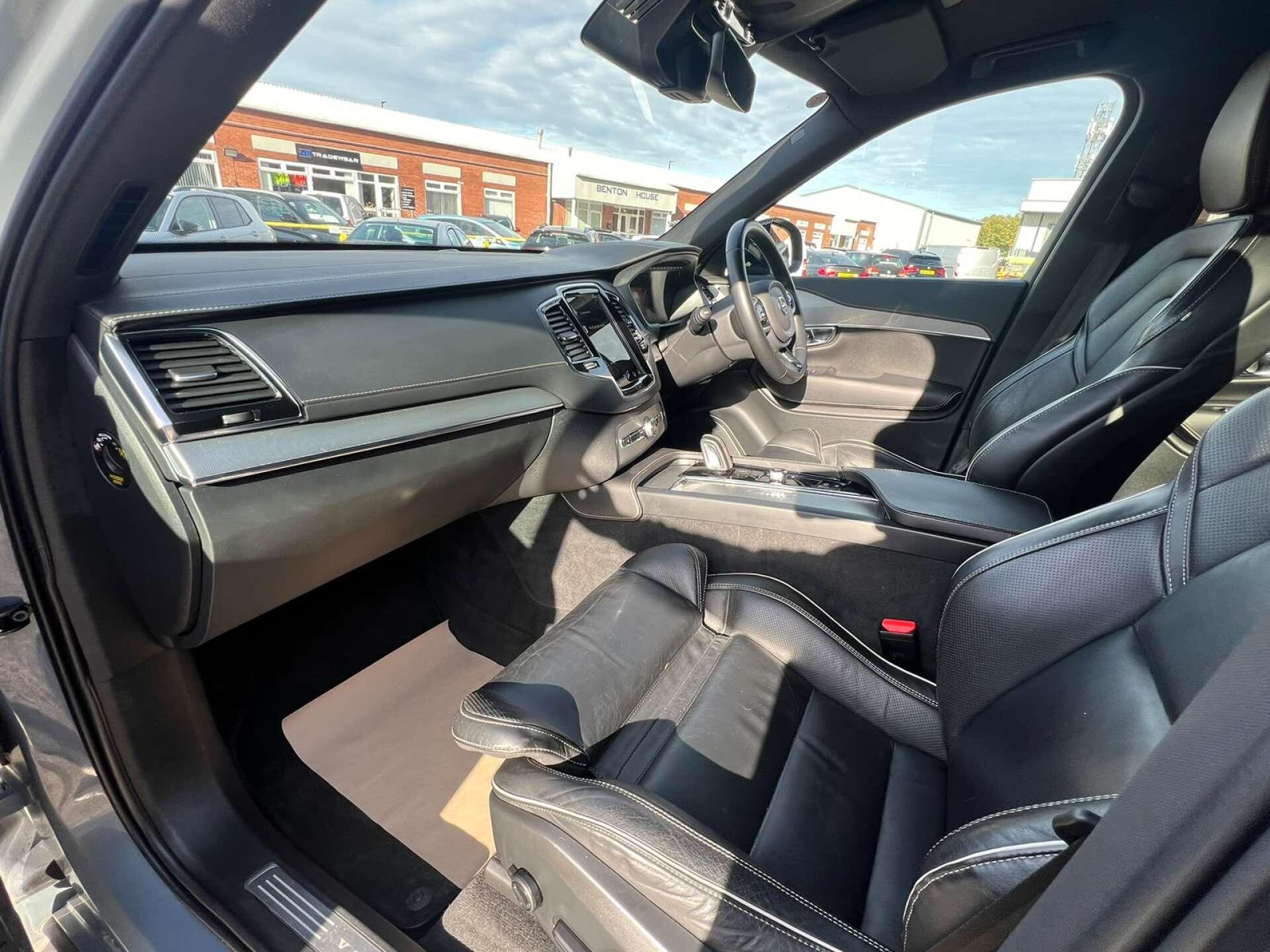 Volvo XC90 view 14