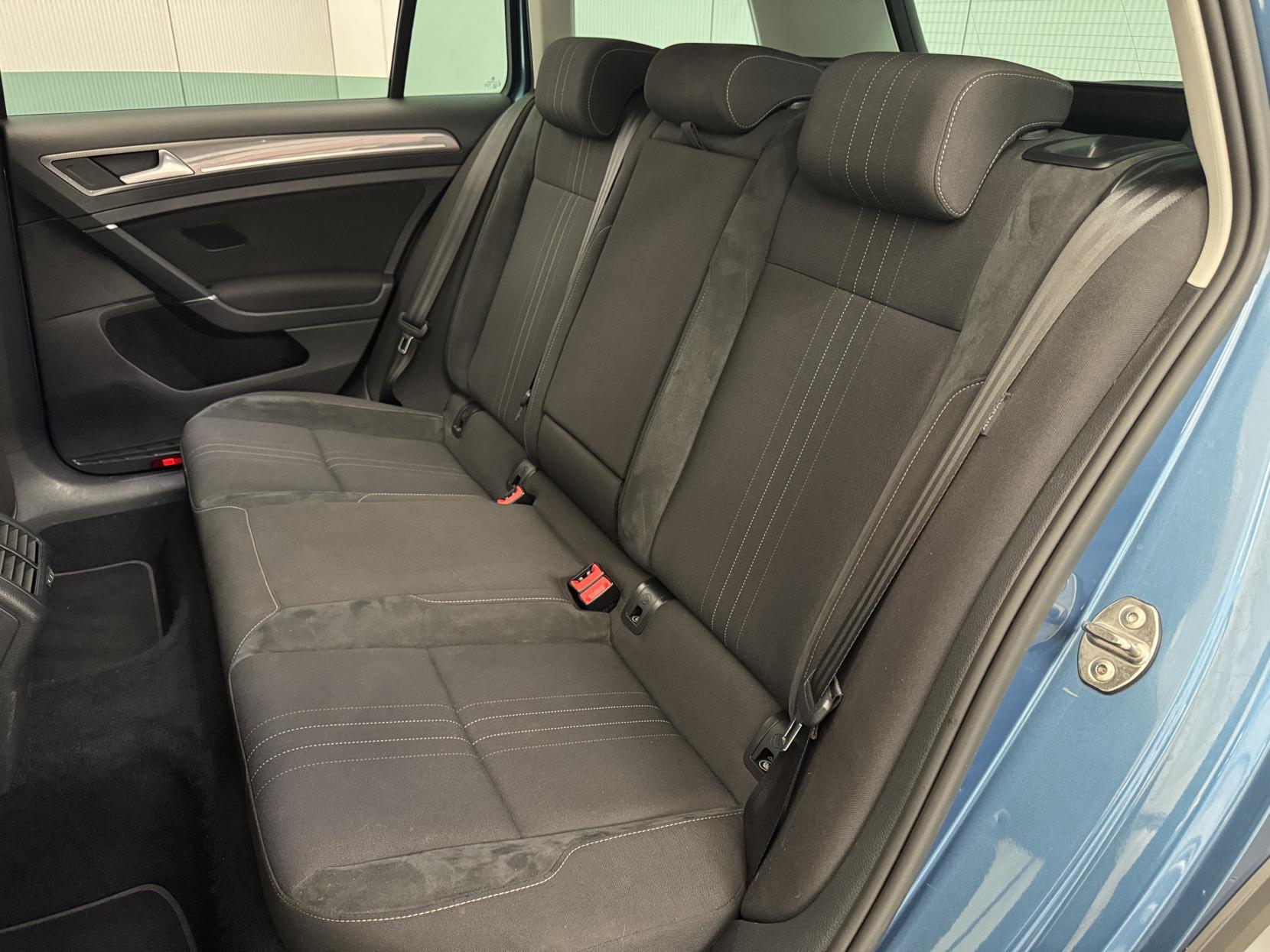 Volkswagen Golf view 46