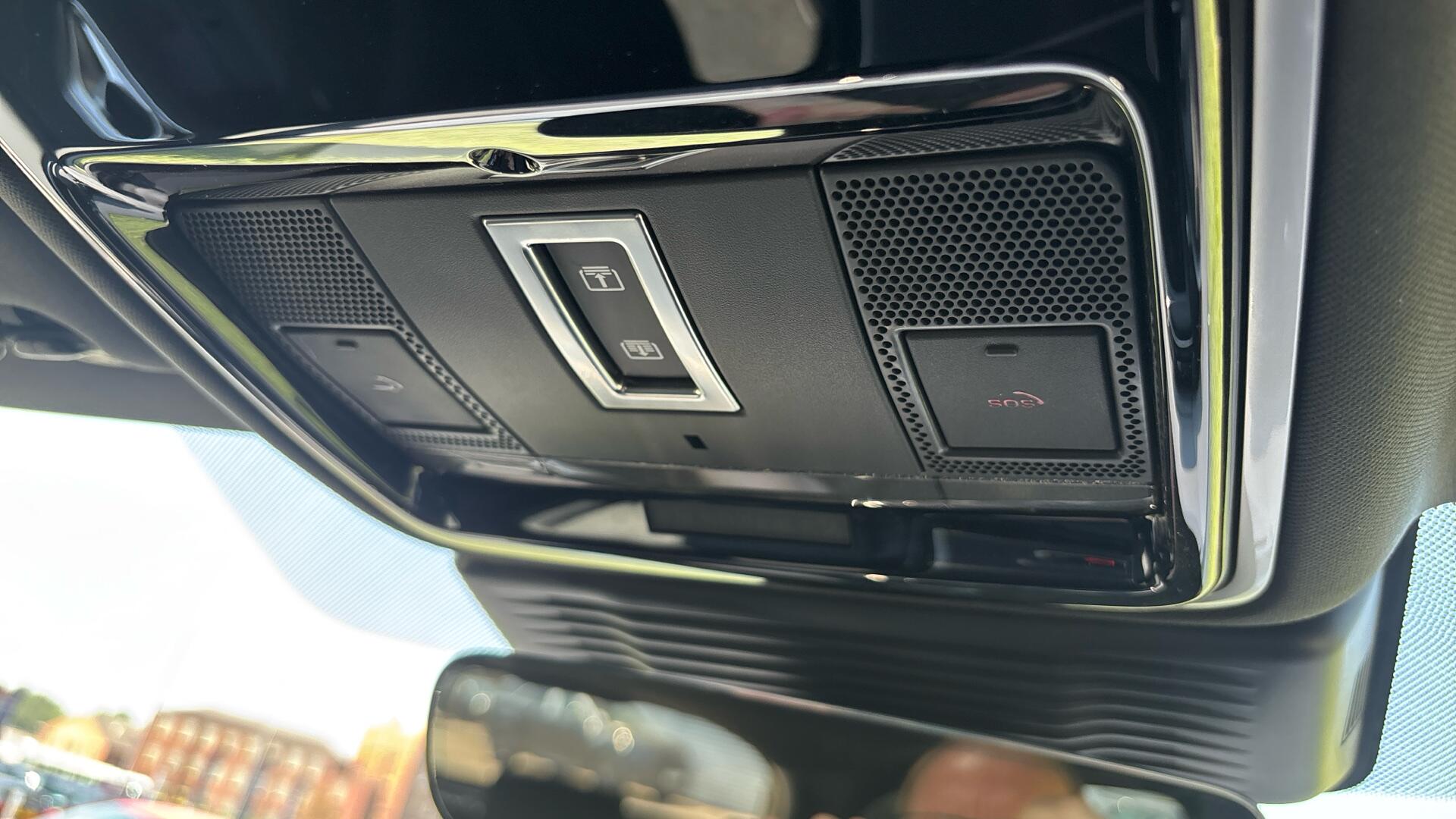 Land Rover Range Rover Velar view 37