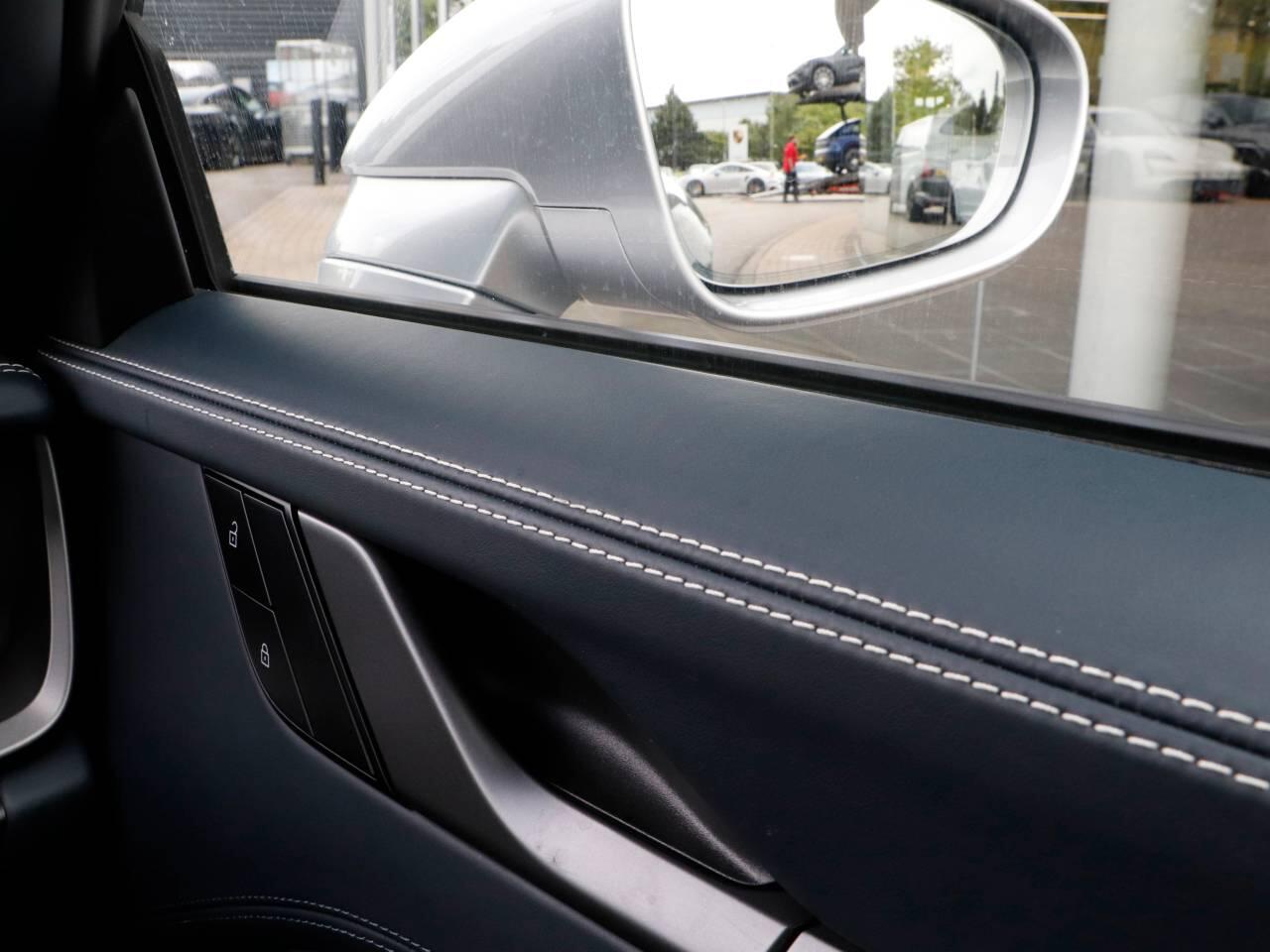 Porsche 911 view 23