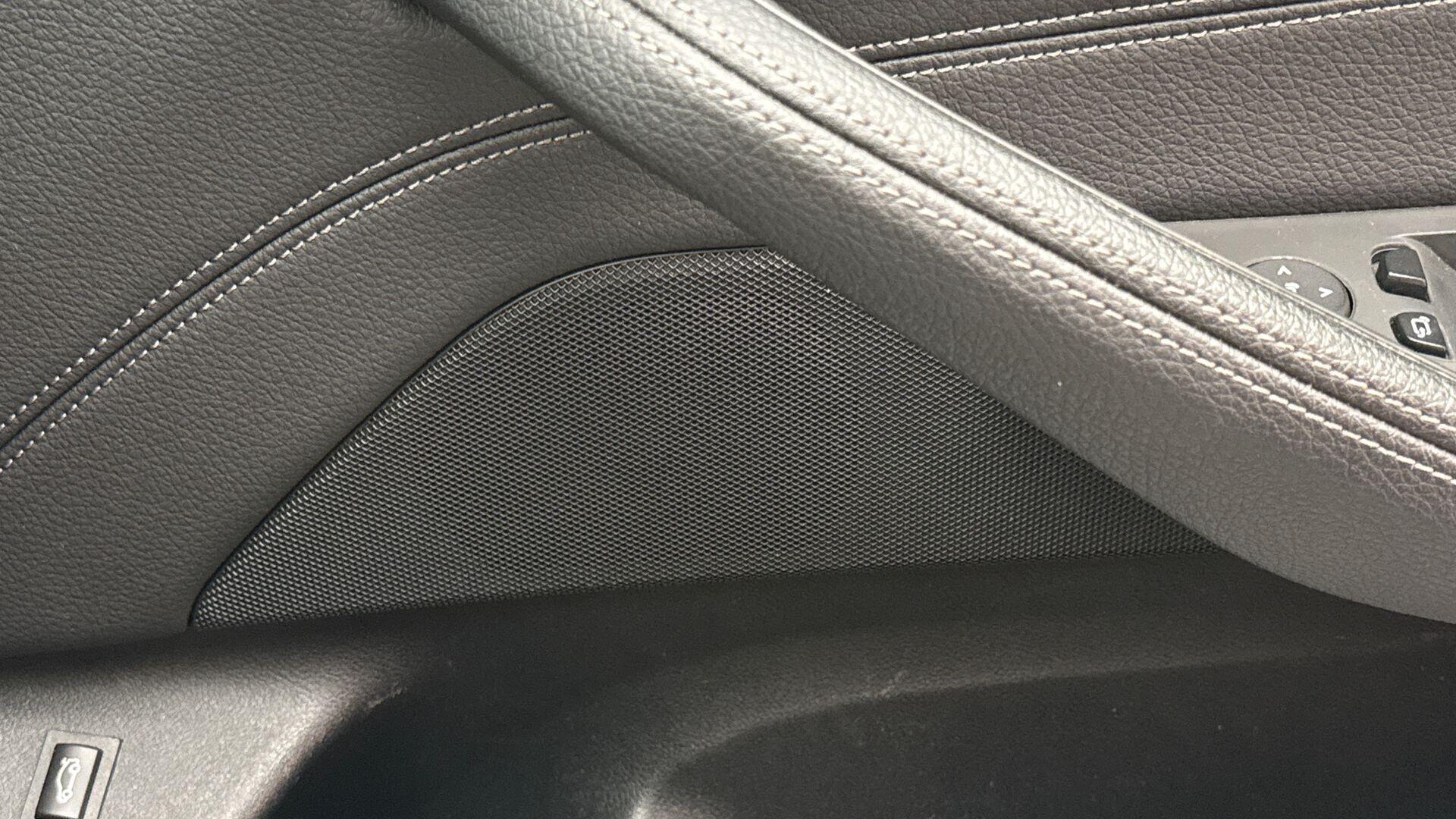 BMW 5 Series view 21