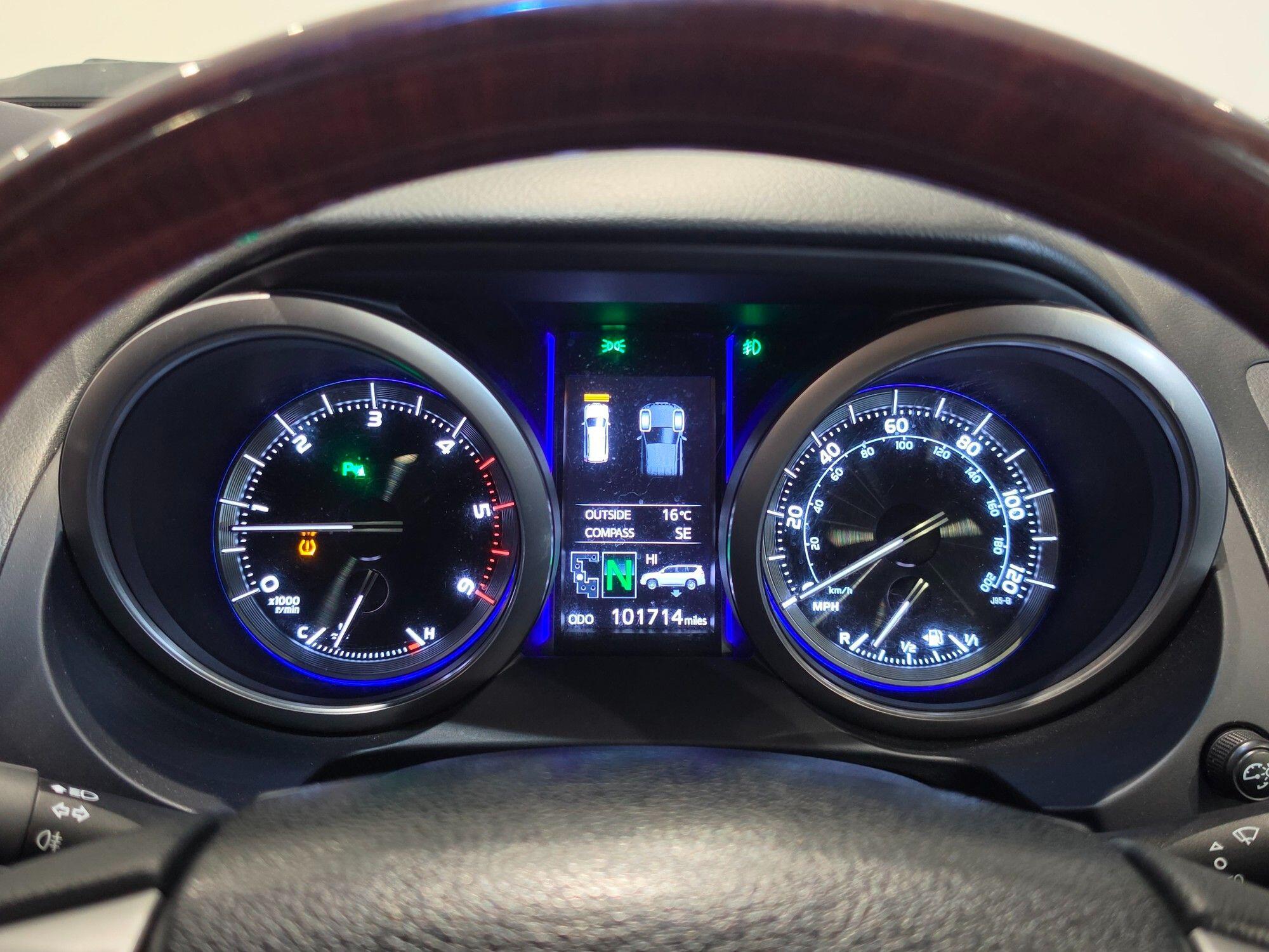 Toyota Land Cruiser view 34