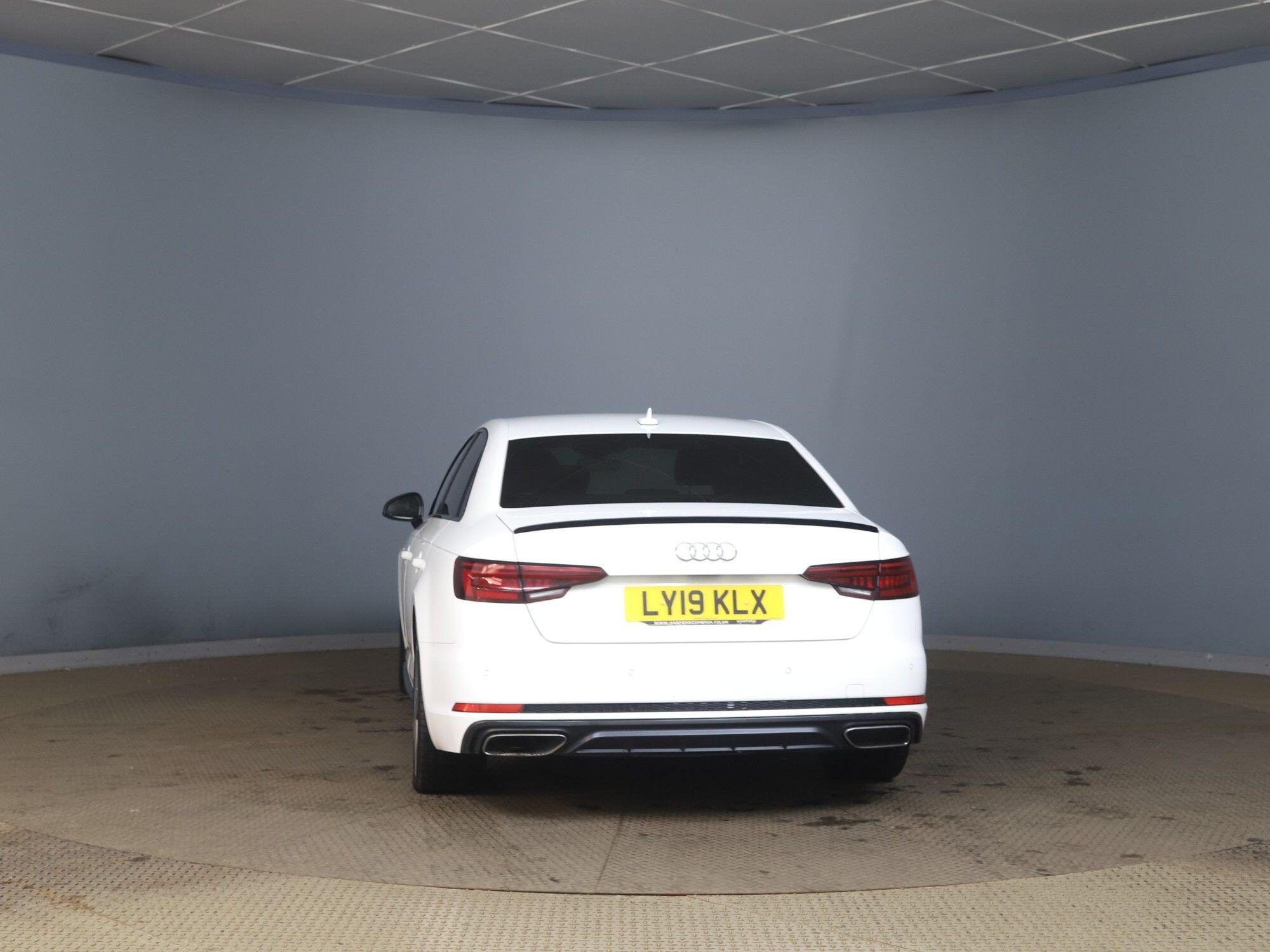 Audi A4 view 9