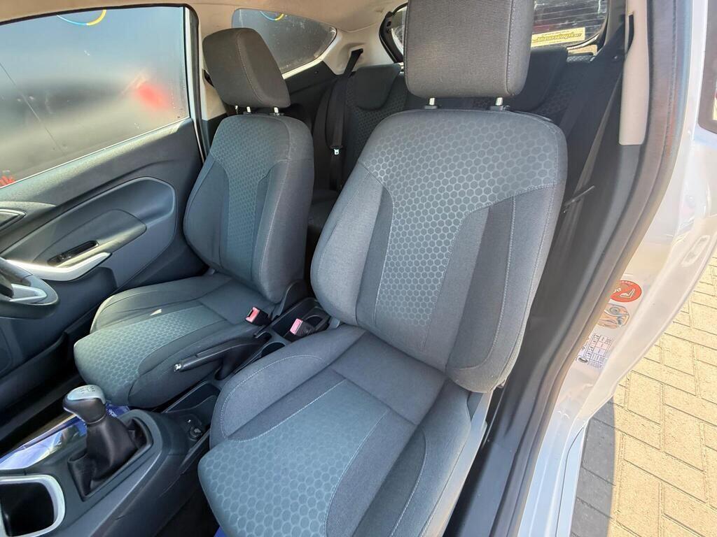Ford Fiesta view 23
