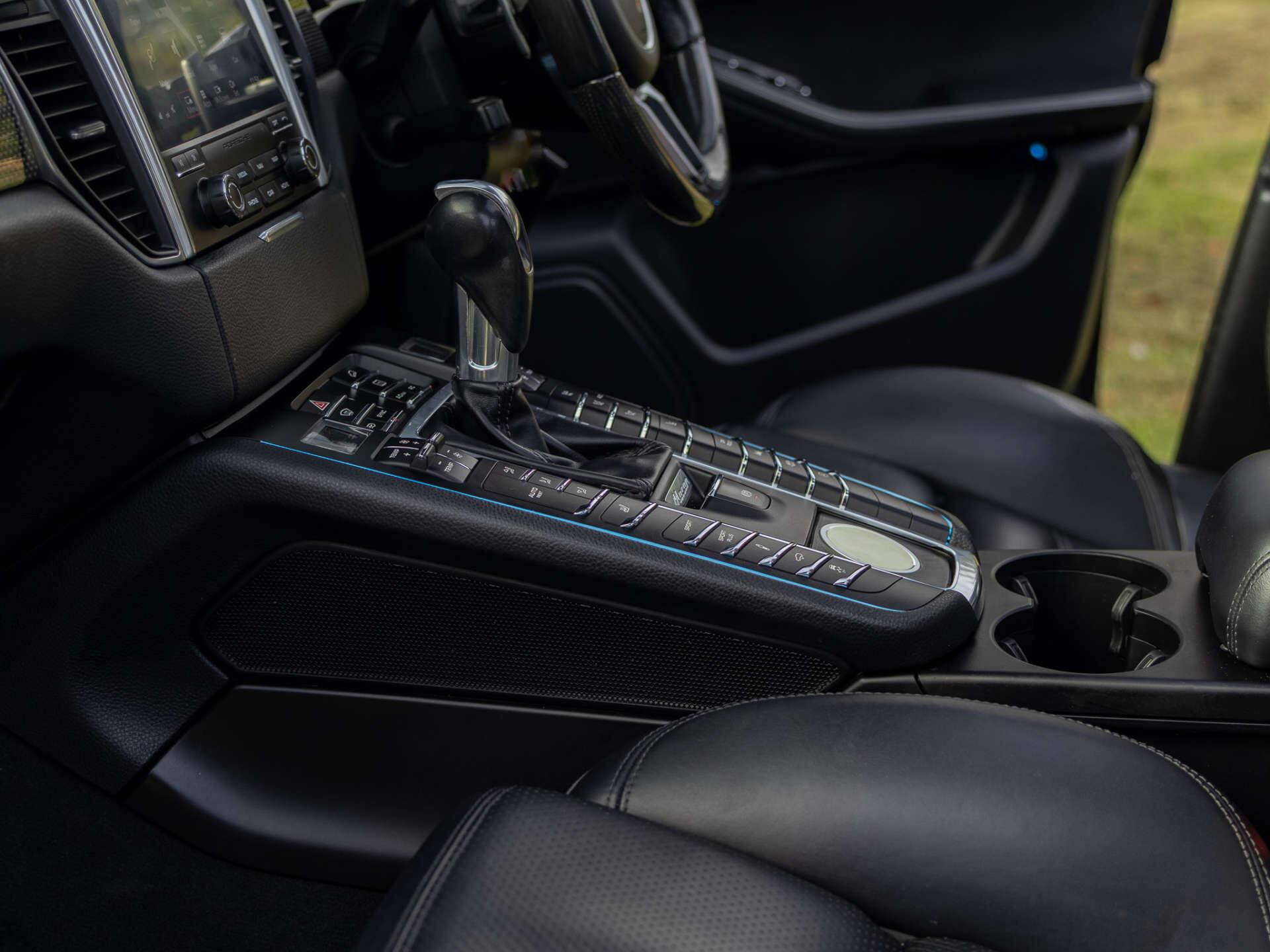 Porsche Macan view 46