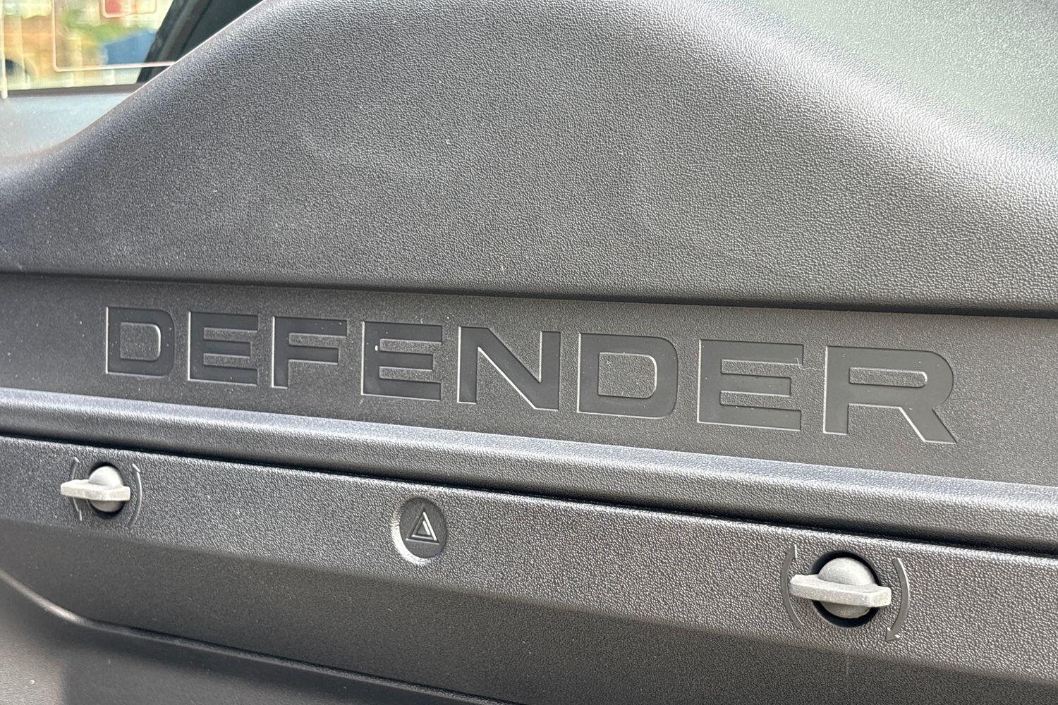 Land Rover Defender view 28