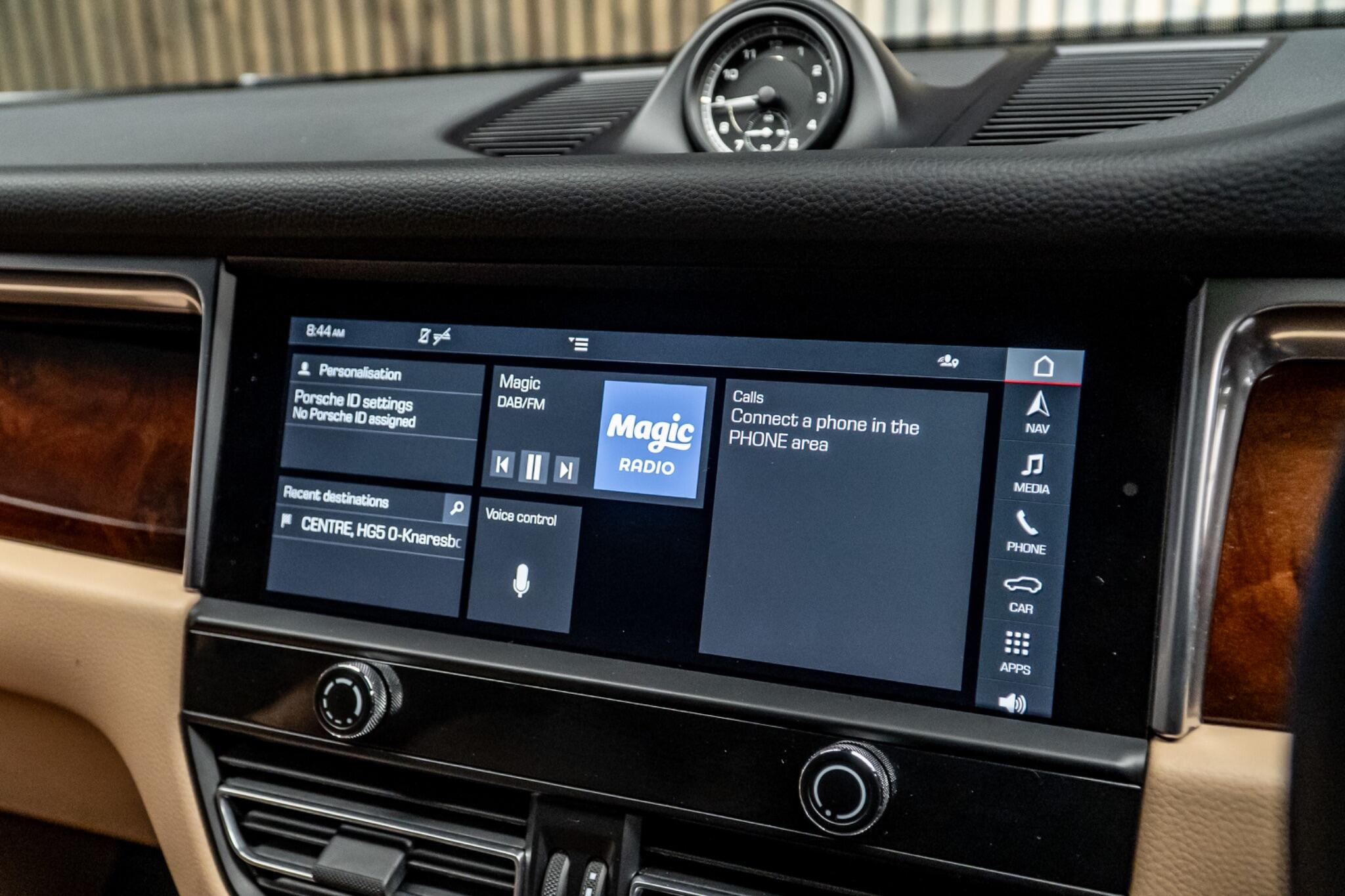 Porsche Macan view 38