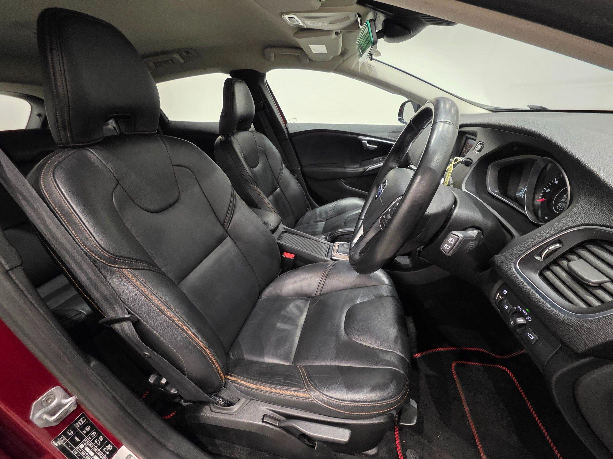 Volvo V40 Cross Country view 8