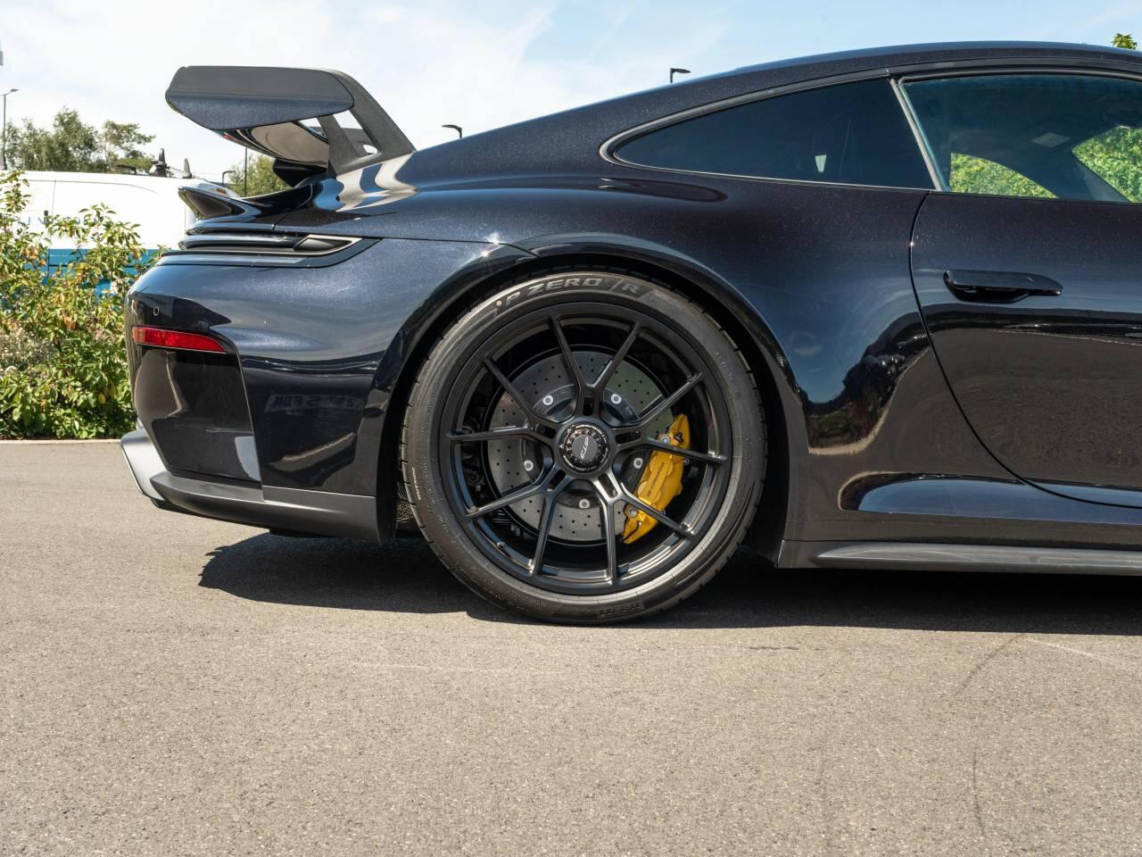 Porsche 911 view 11