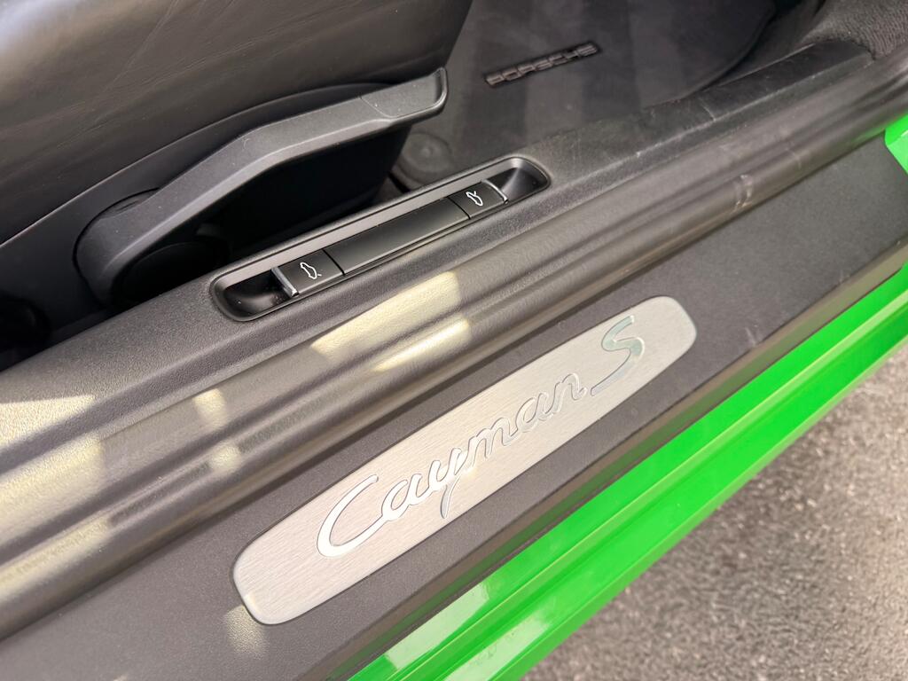 Porsche Cayman view 45