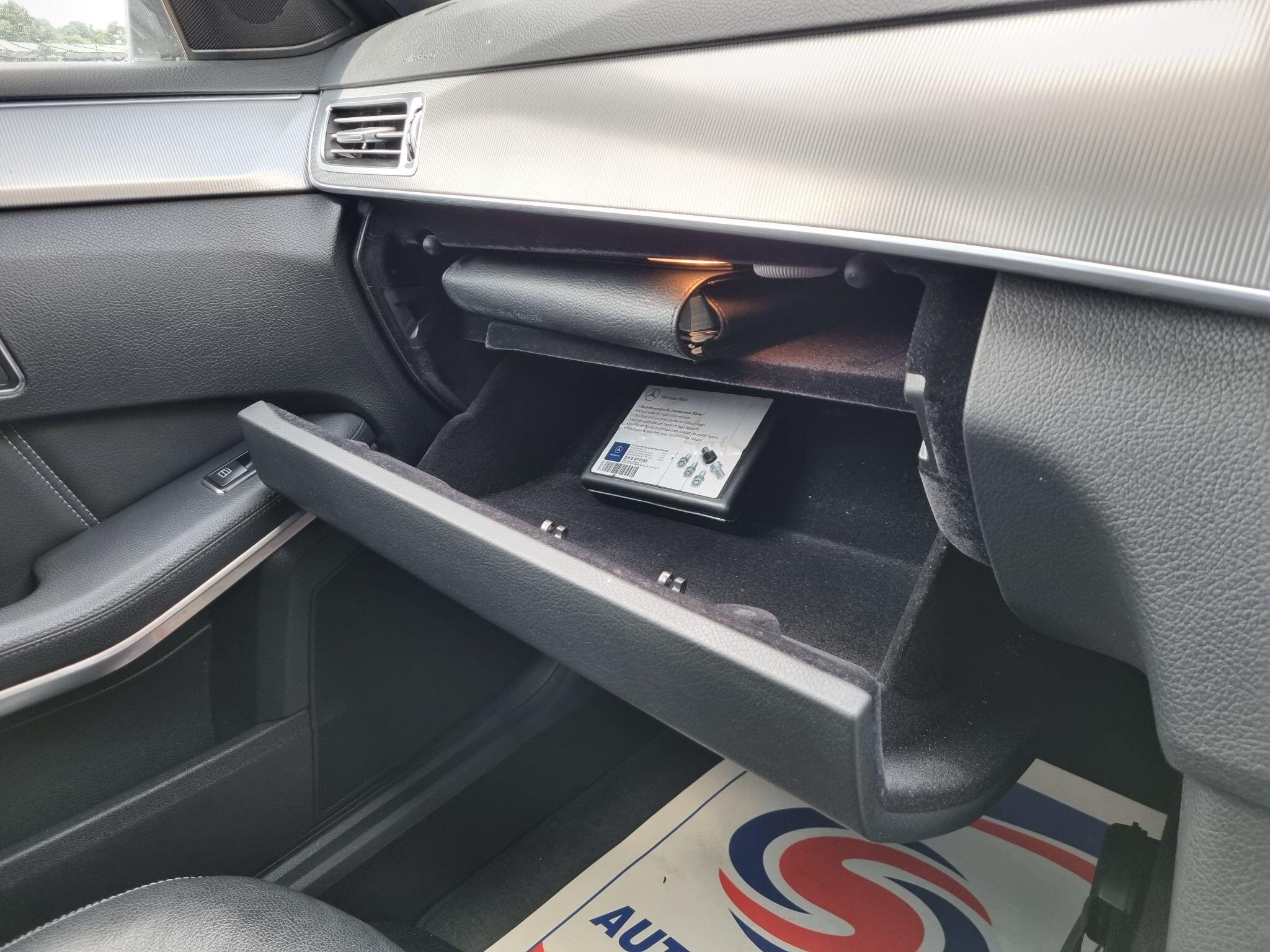 Mercedes-Benz E Class view 61