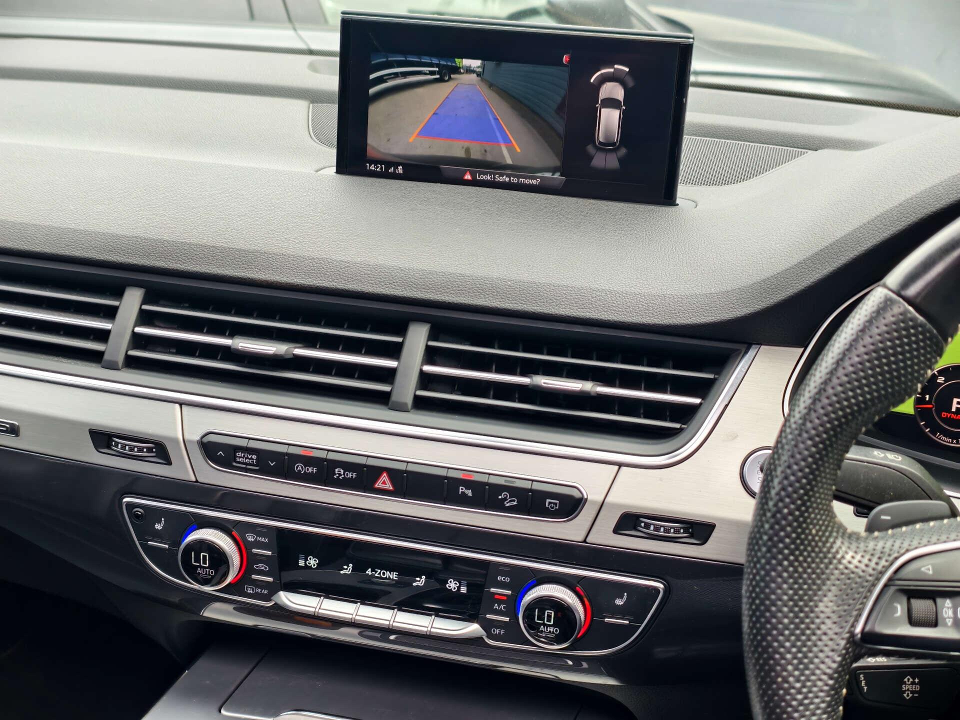 Audi Q7 view 31