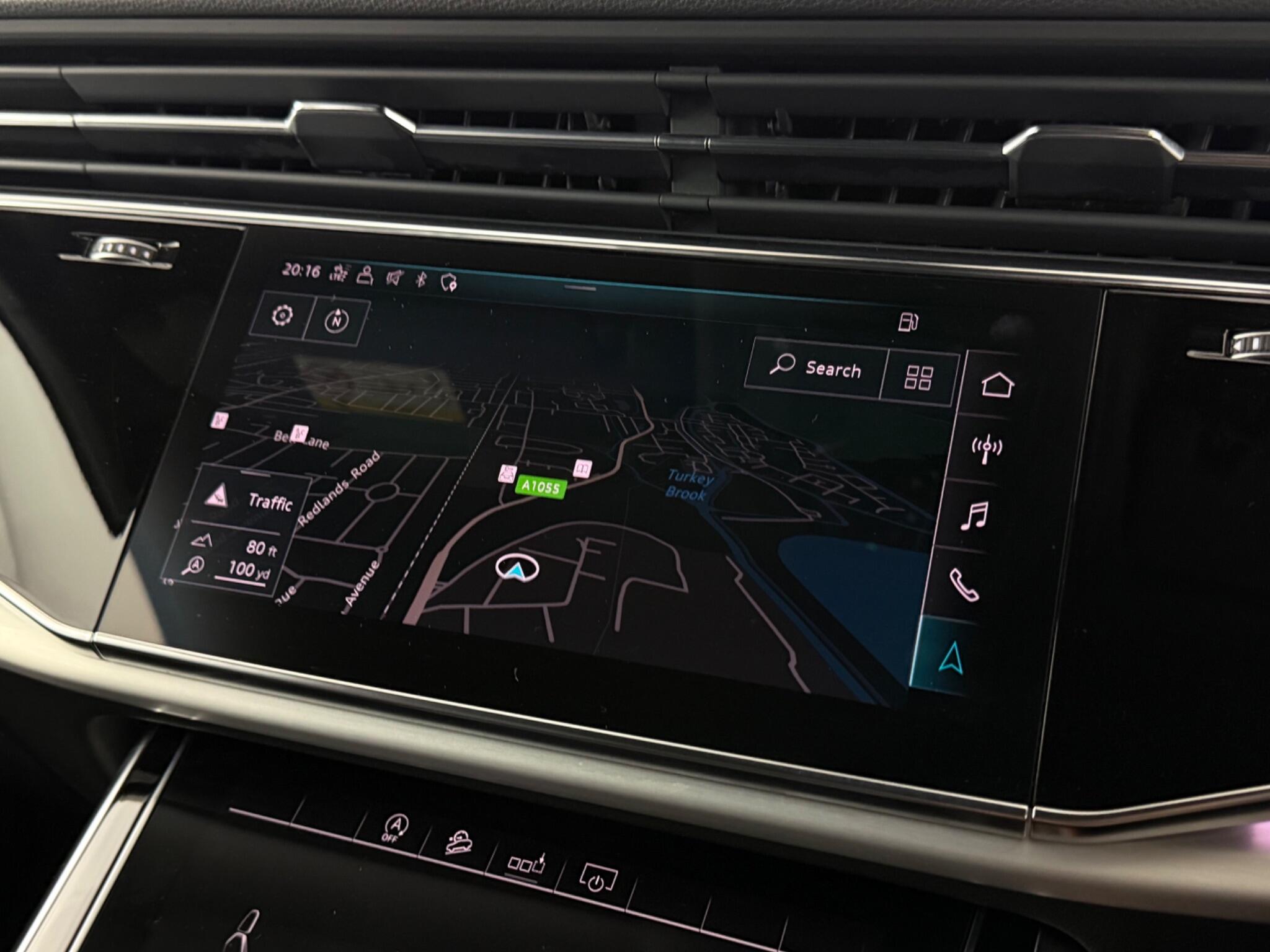 Audi Q7 view 23