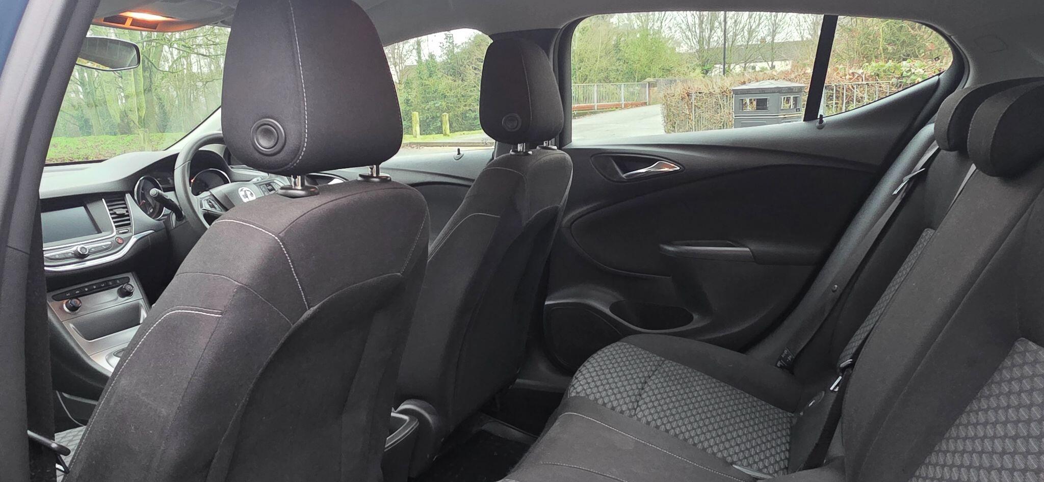 2016 Vauxhall Astra 1.6 CDTi BlueInjection Design Euro 6 (s/s) 5dr • 78,100 miles image 19