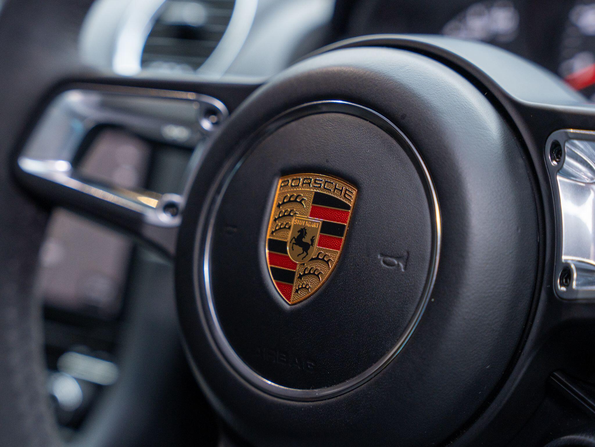Porsche Cayman view 29