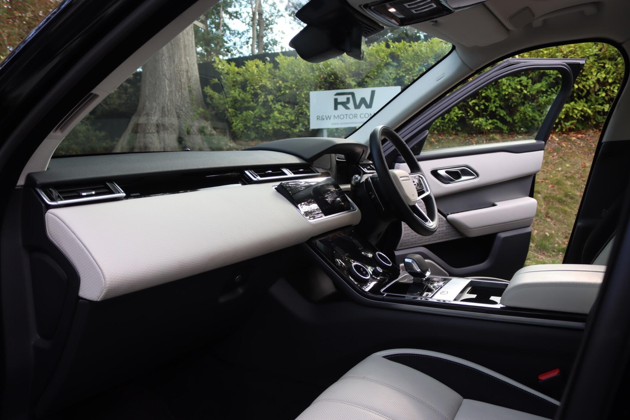 Land Rover Range Rover Velar view 3