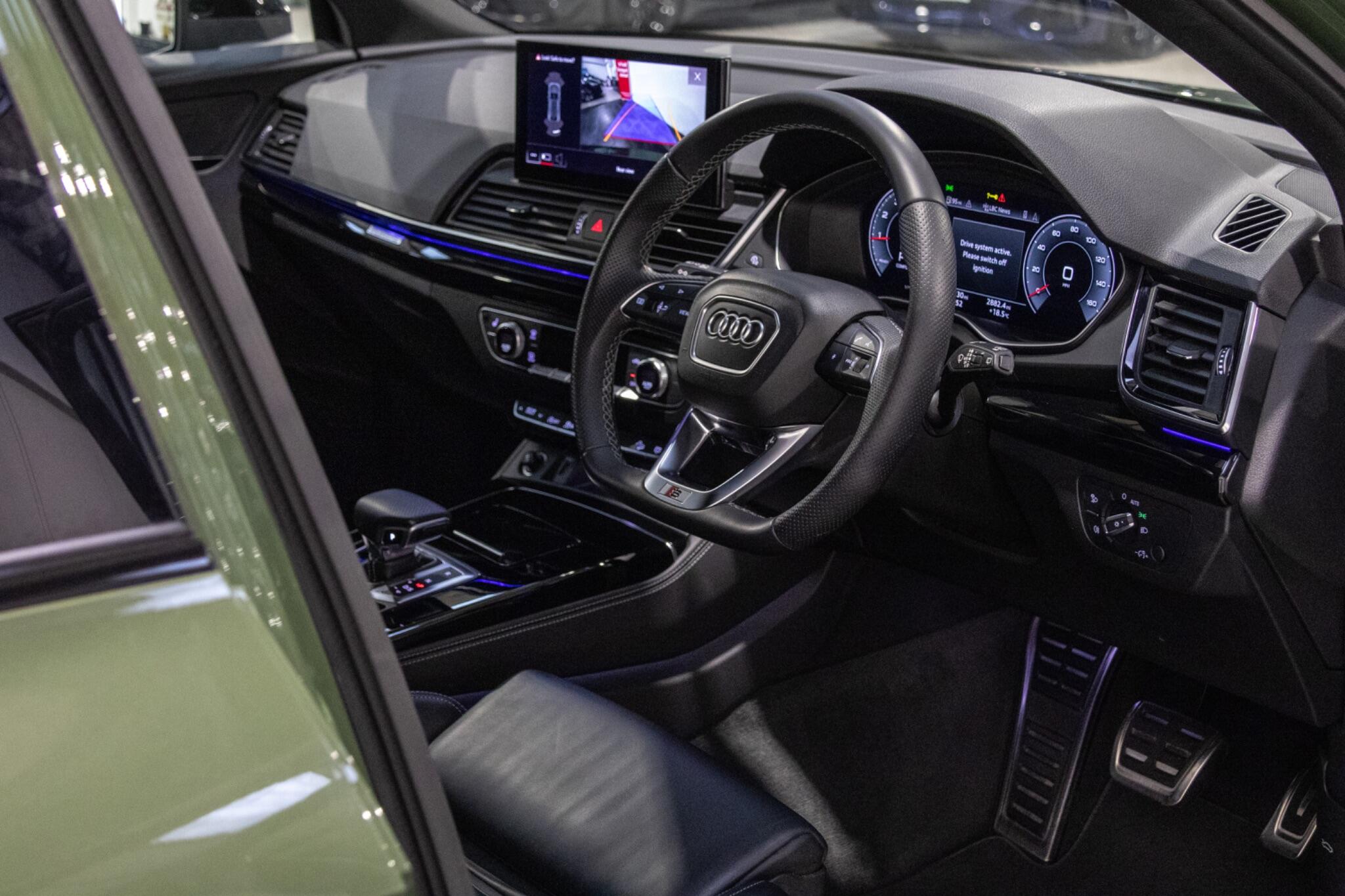 Audi Q5 view 13