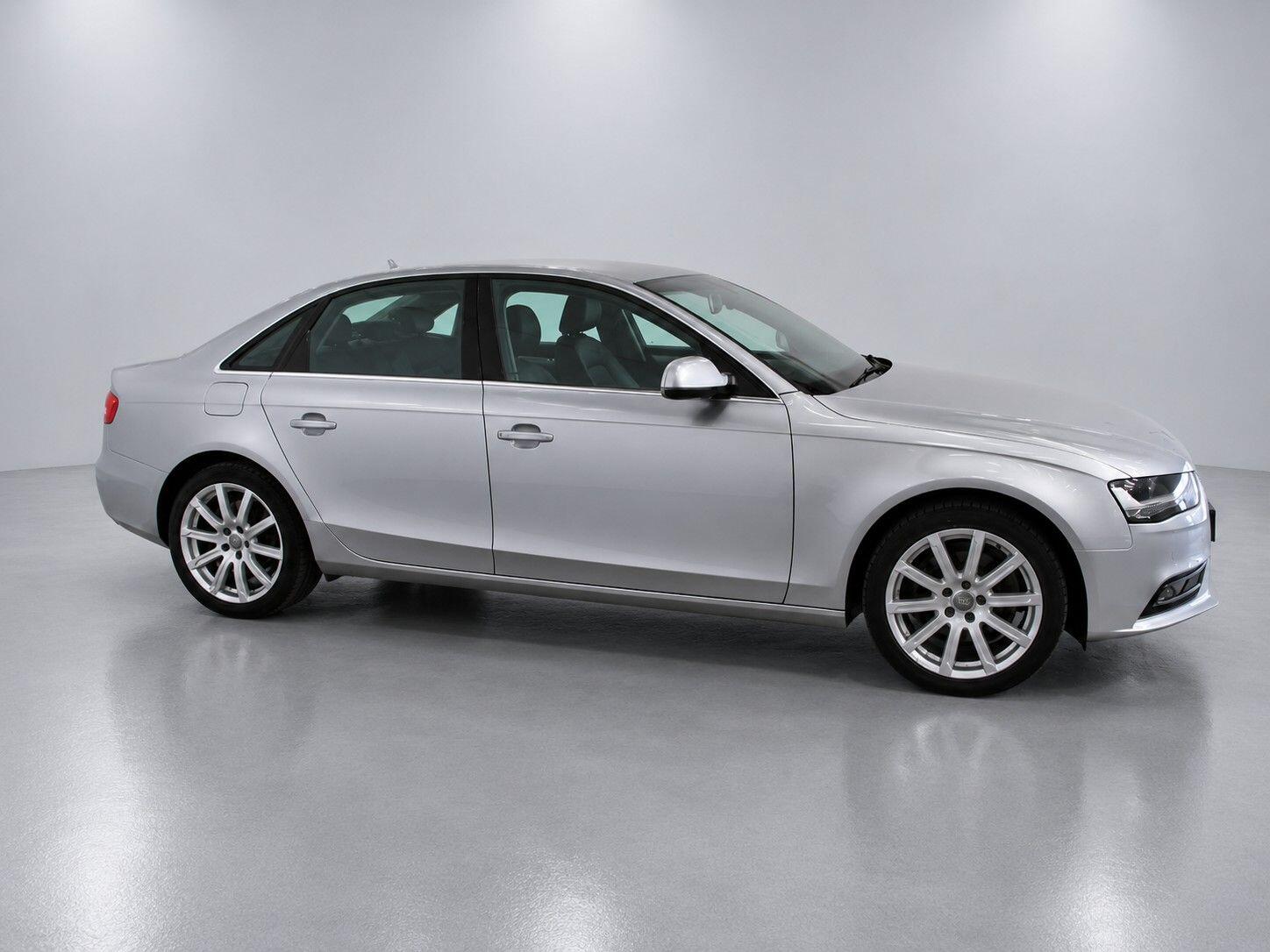 Audi A4 view 4