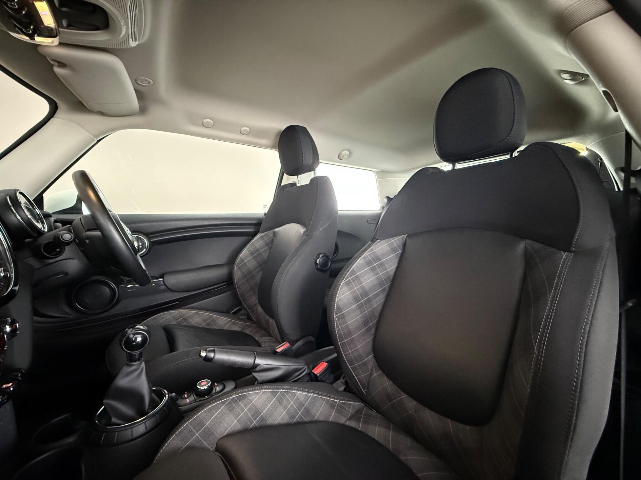 Mini Hatch view 27