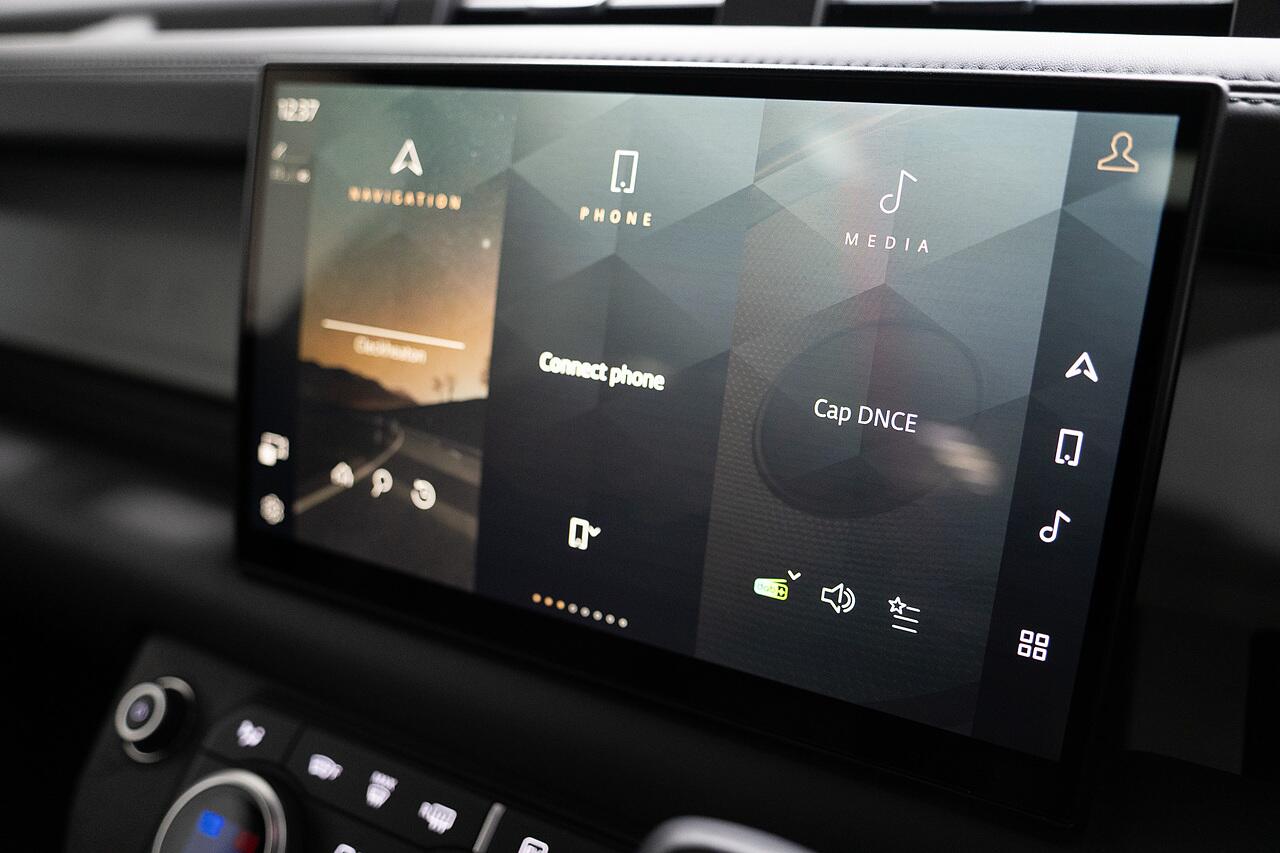 Land Rover Defender view 14