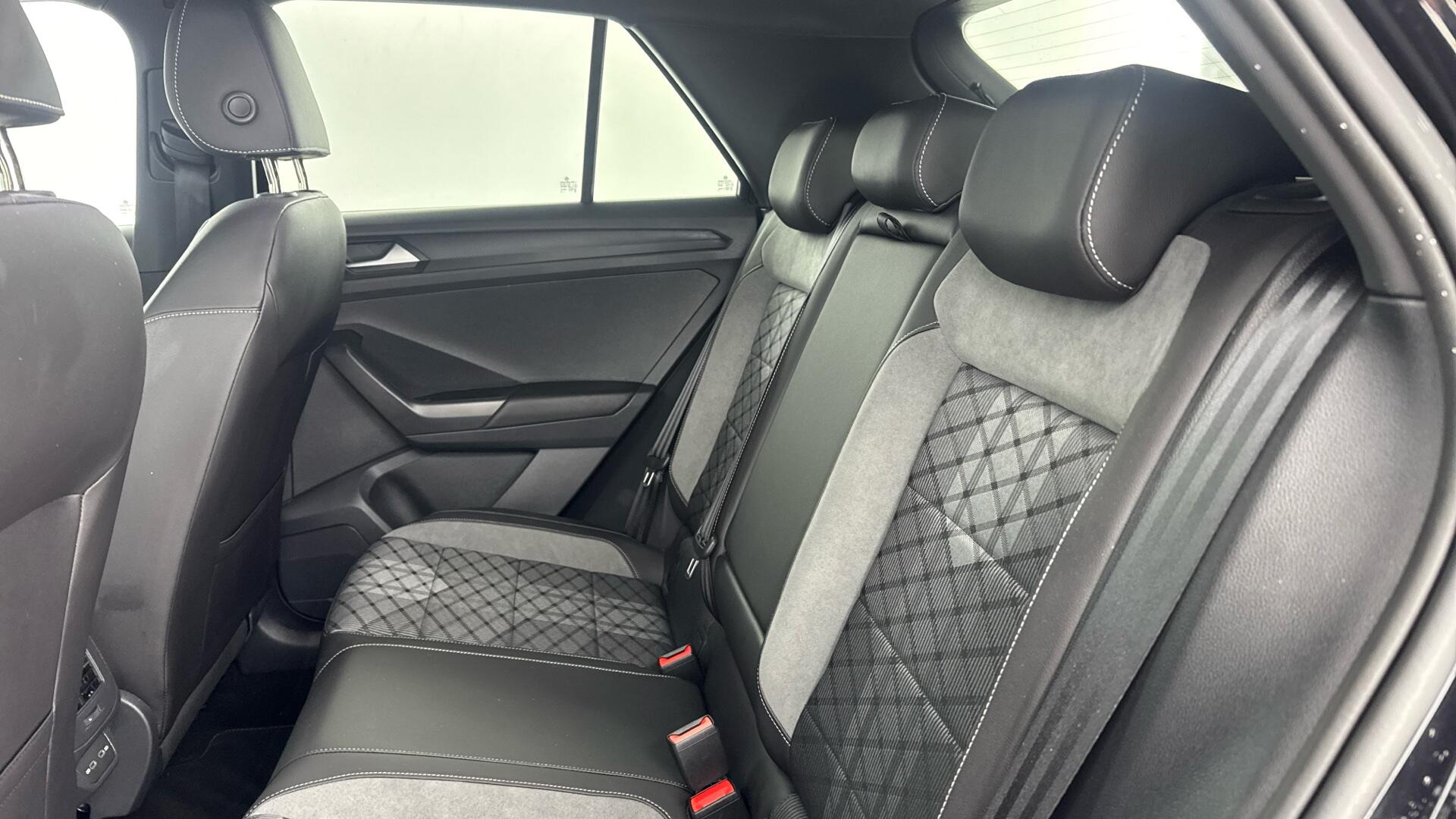 Volkswagen T-Roc view 14