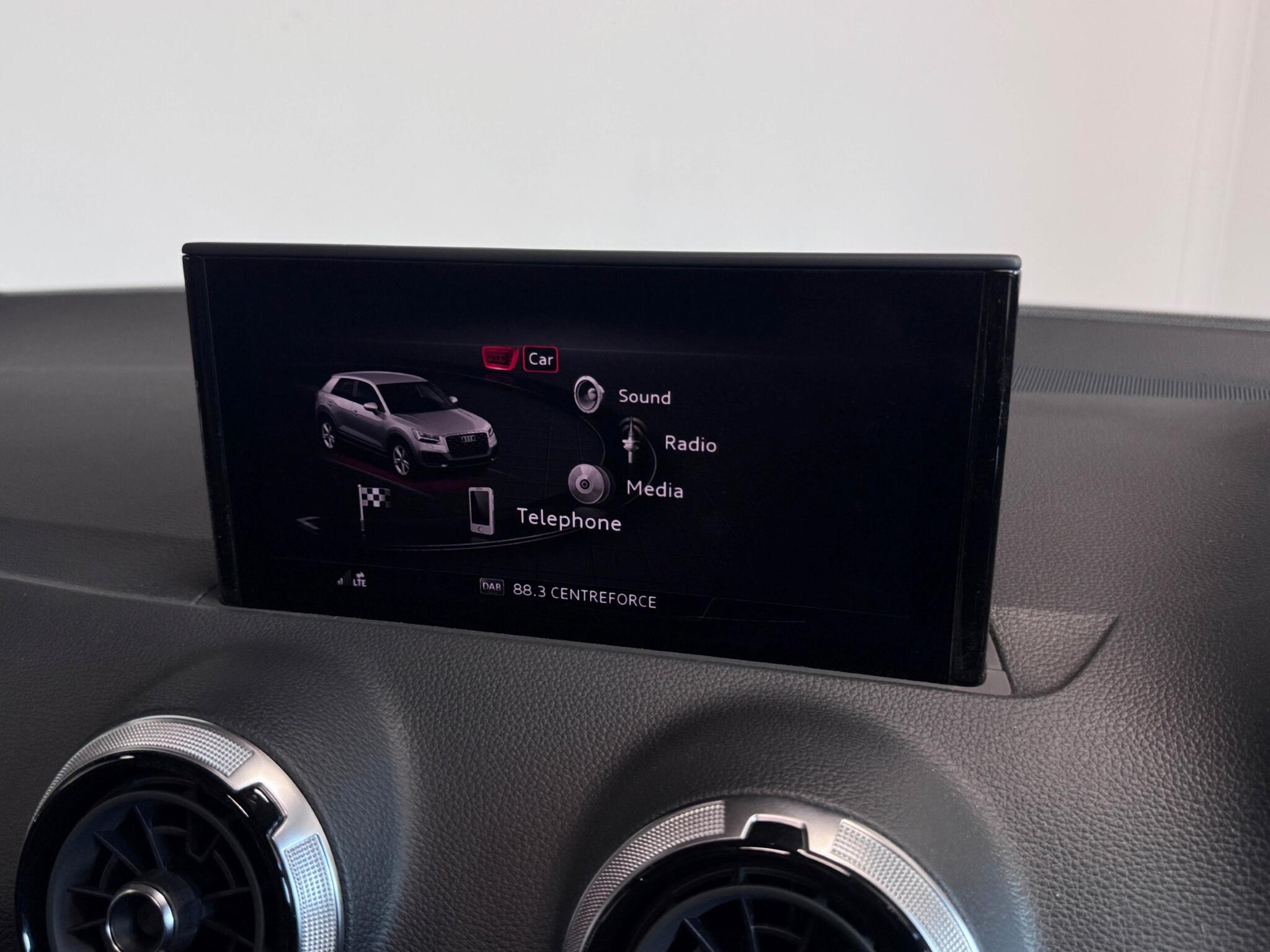 Audi SQ2 view 36
