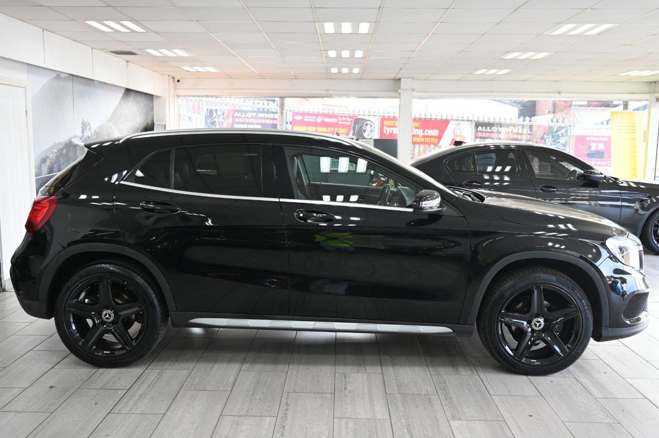 Mercedes-Benz Gla view 3