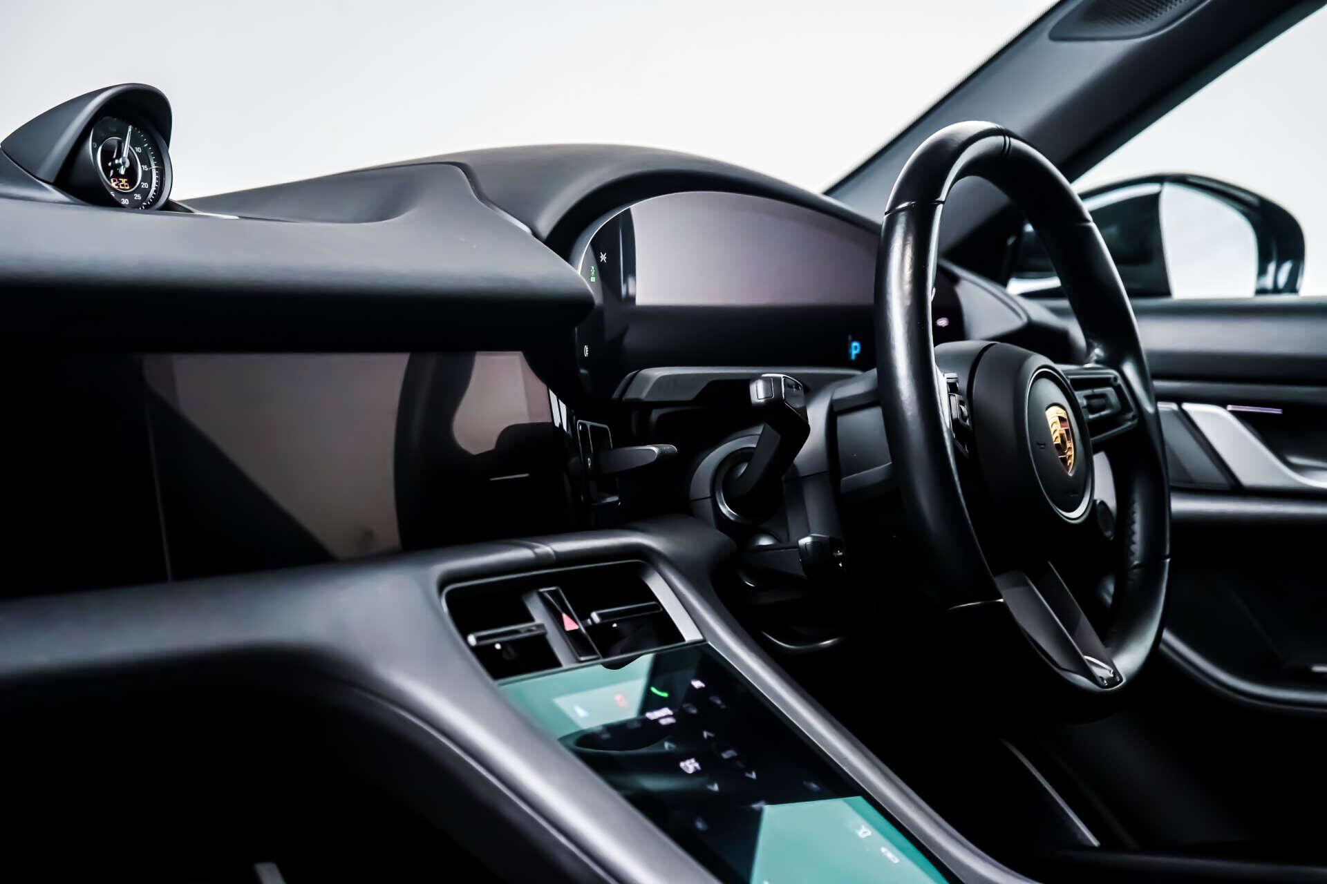 Porsche Taycan view 18