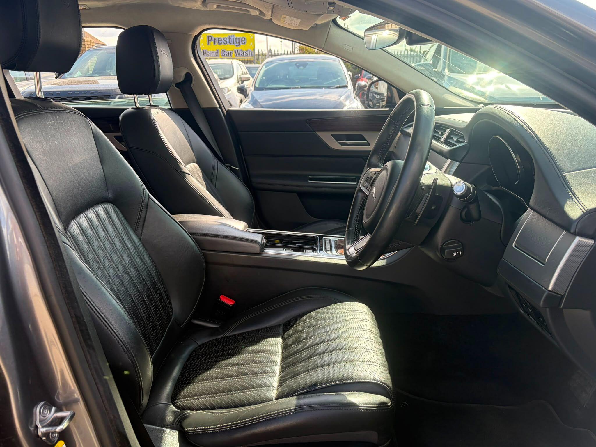 Jaguar XF view 10